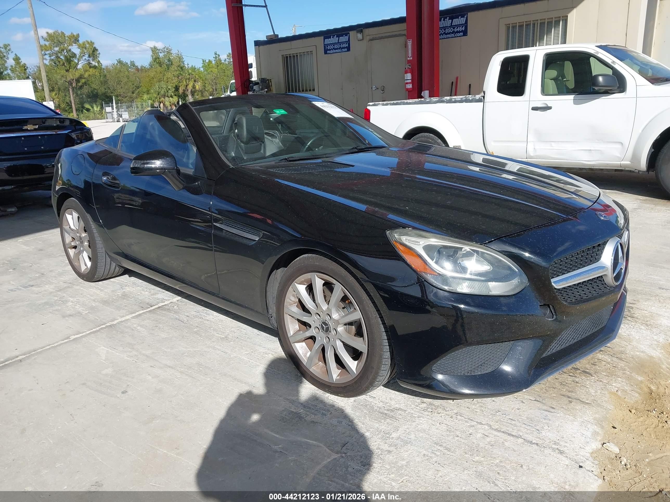 2019 Mercedes-Benz SLC 300, VIN WDDPK3JA8KF162885 — Rear end