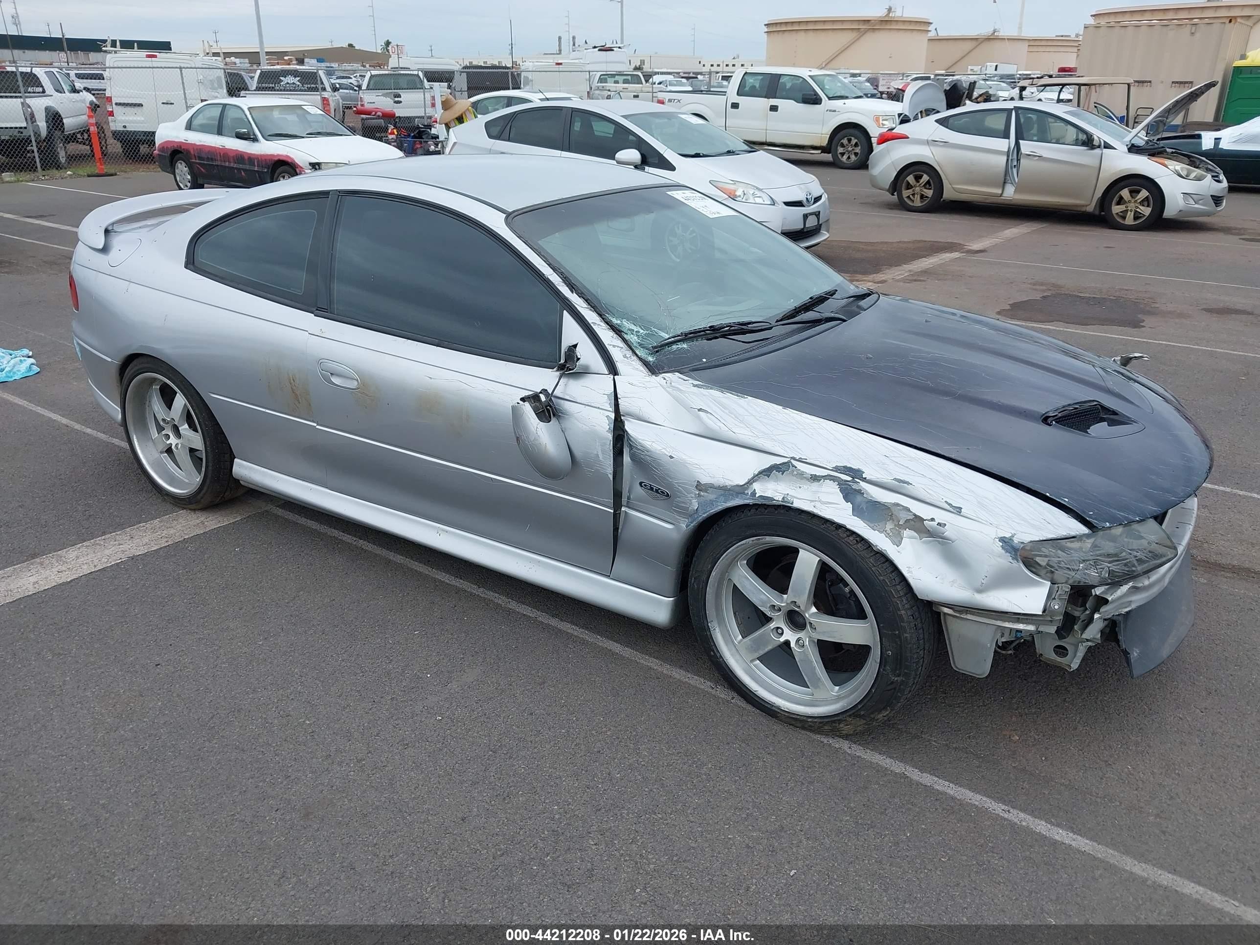 2004 Pontiac GTO, VIN 6G2VX12G64L212771 — Front end
