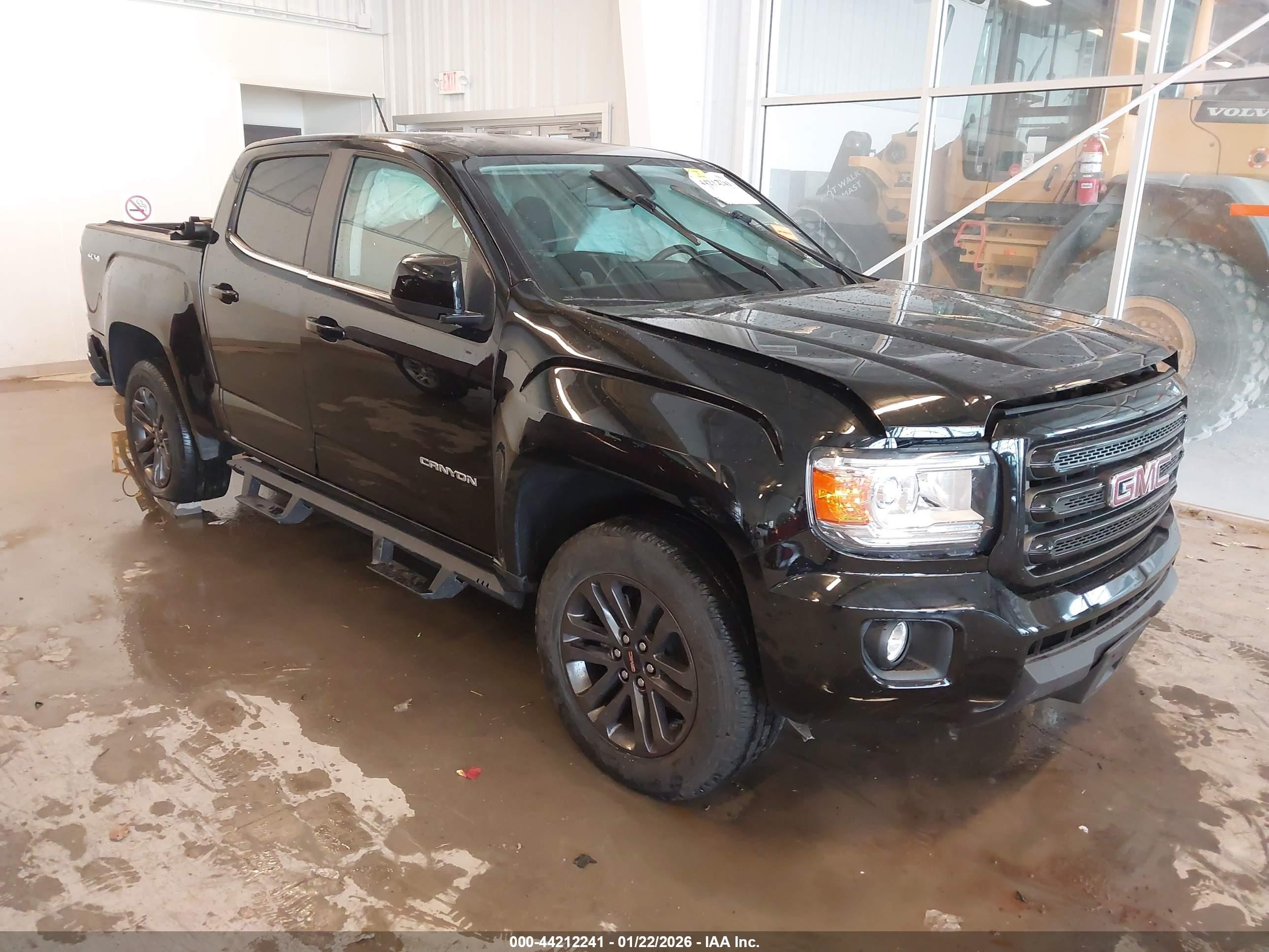2019 GMC Canyon 4WD SLE, VIN 1GTG6CEN1K1311162 — Side