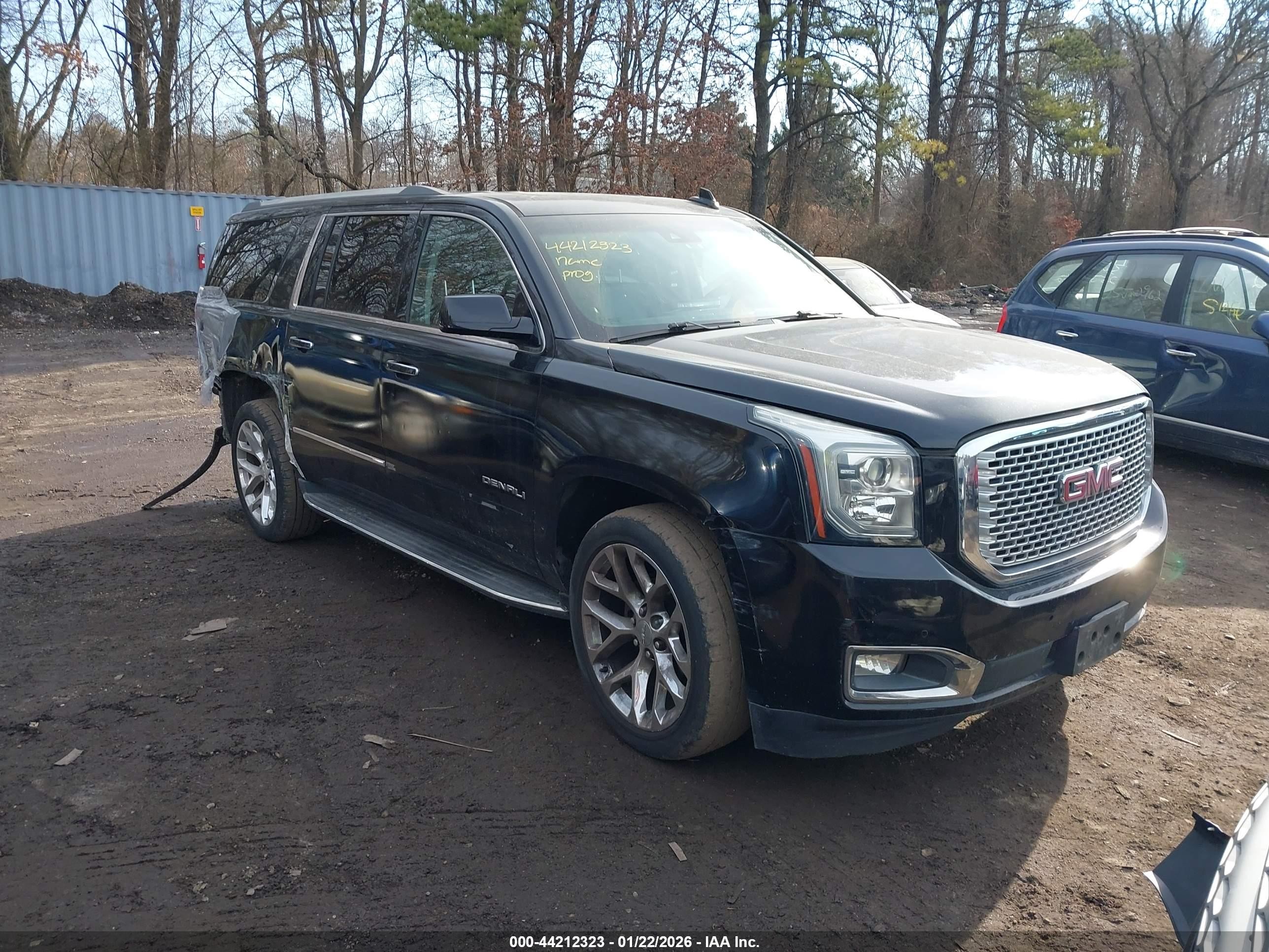 2017 GMC Yukon XL Denali, VIN 1GKS2HKJ3HR199547 — Rear end