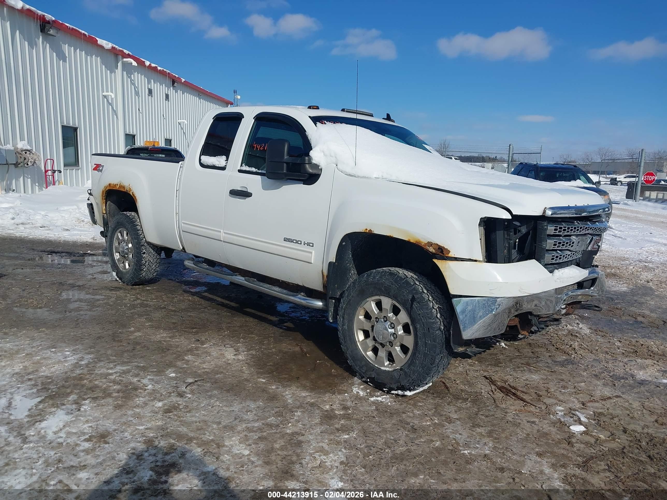 2012 GMC Sierra 2500HD SLE, VIN 1GT220CG1CZ215527 — Front end