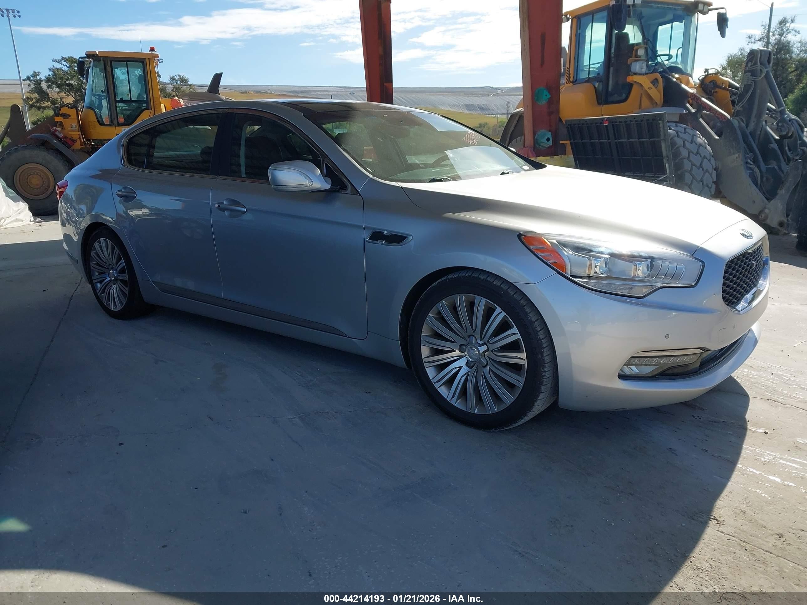 2015 Kia K900 Premium, VIN KNALU4D47F6026071 — Rear end