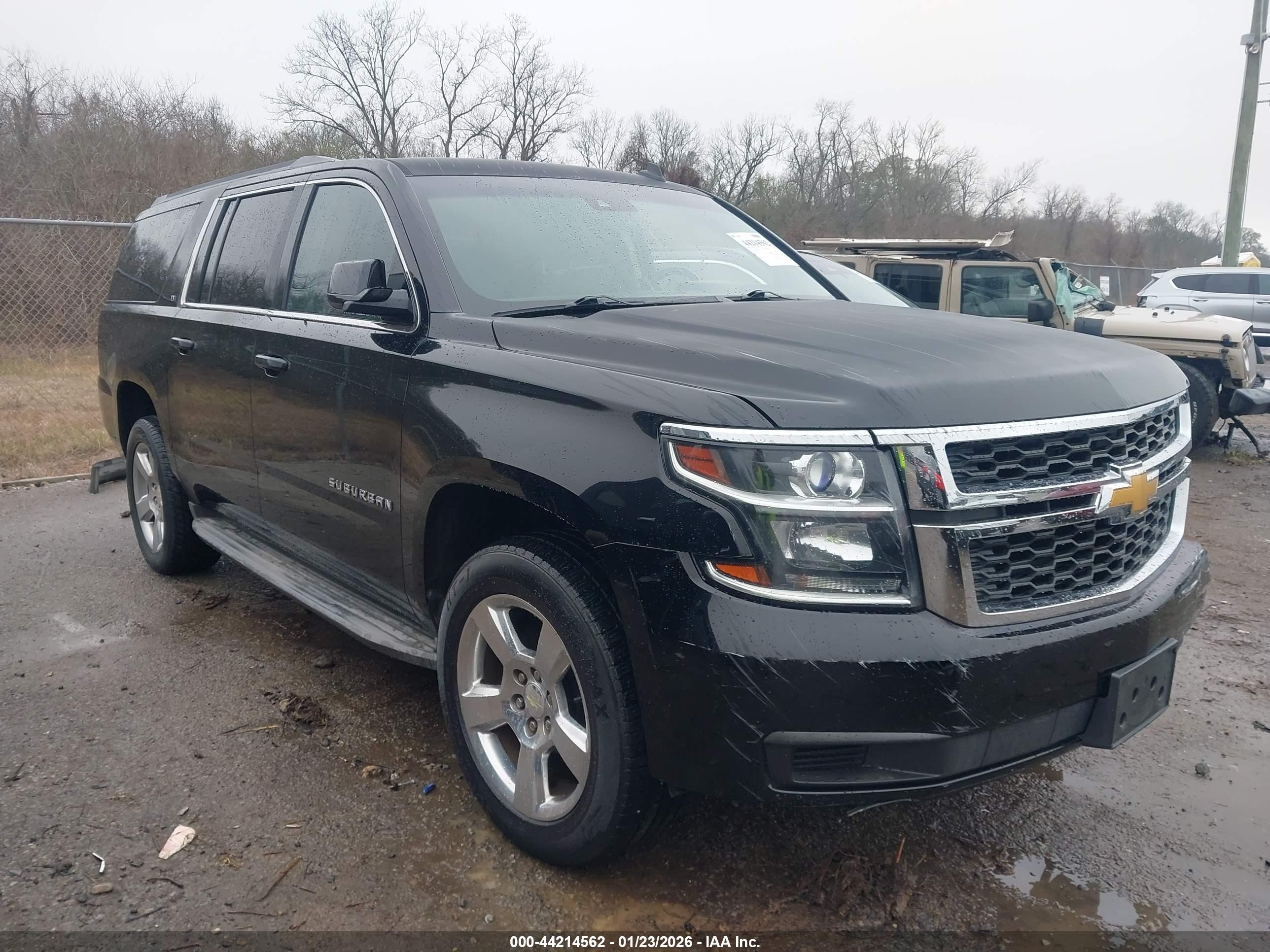 2015 Chevrolet Suburban LT, VIN 1GNSKJKC4FR273101 — Front end