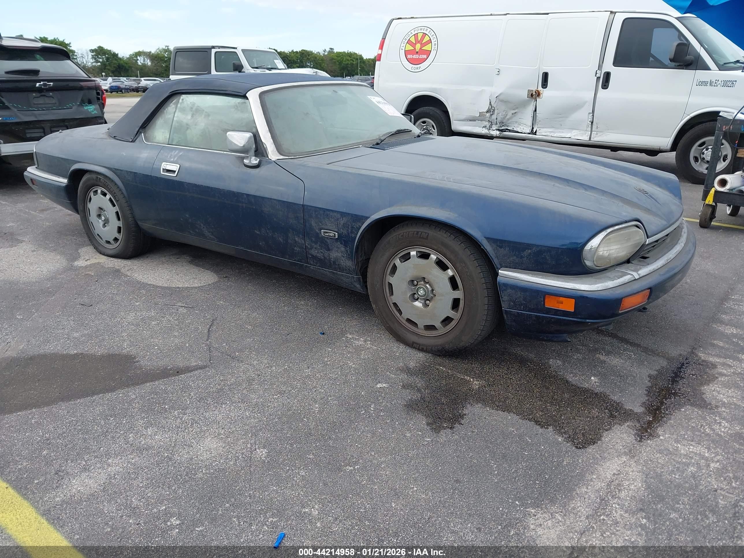 1996 Jaguar XJS, VIN SAJNX2740TC224217 — Бок