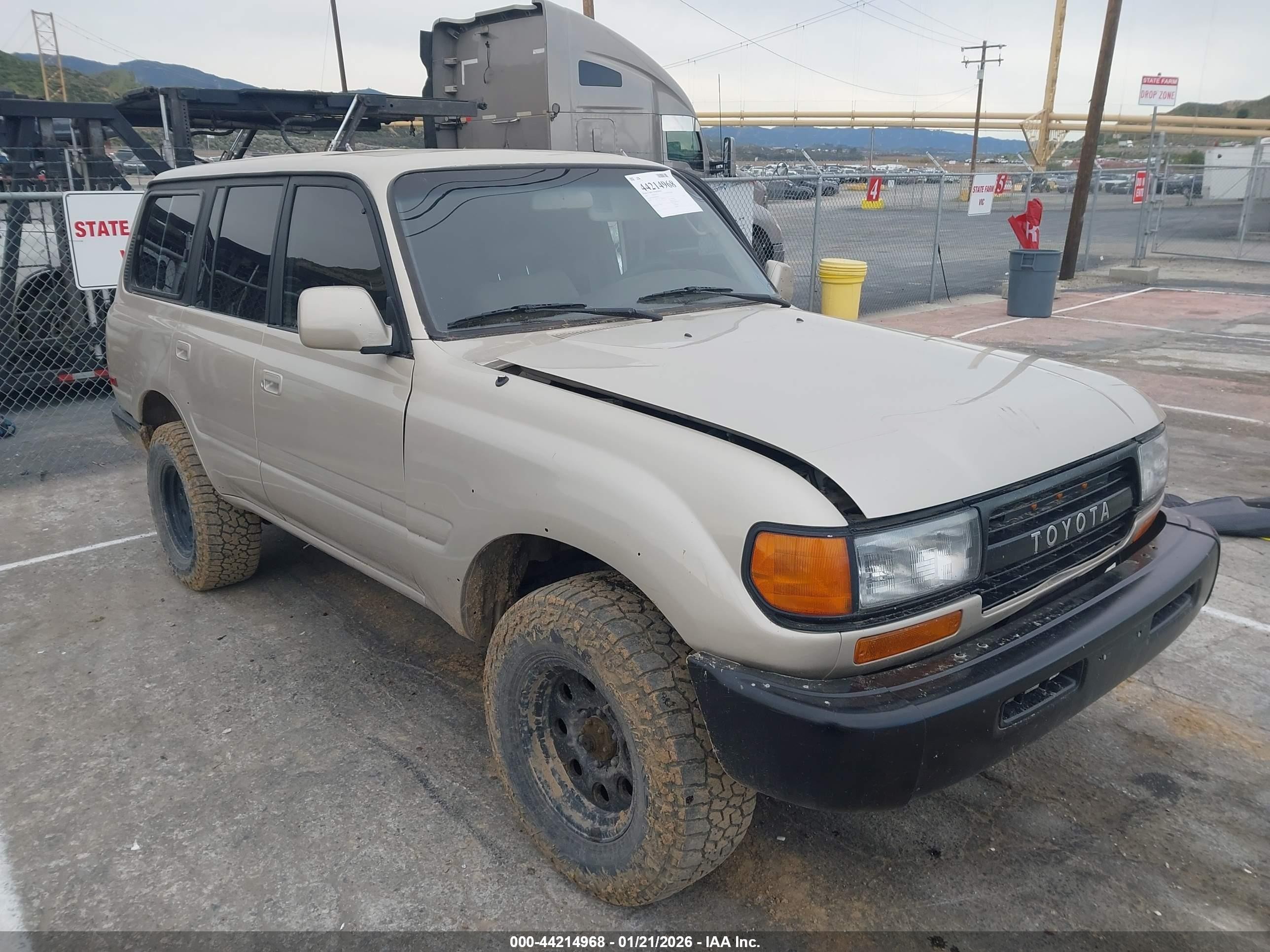 1991 Toyota Land Cruiser, VIN JT3FJ80W6M0034819 — Side