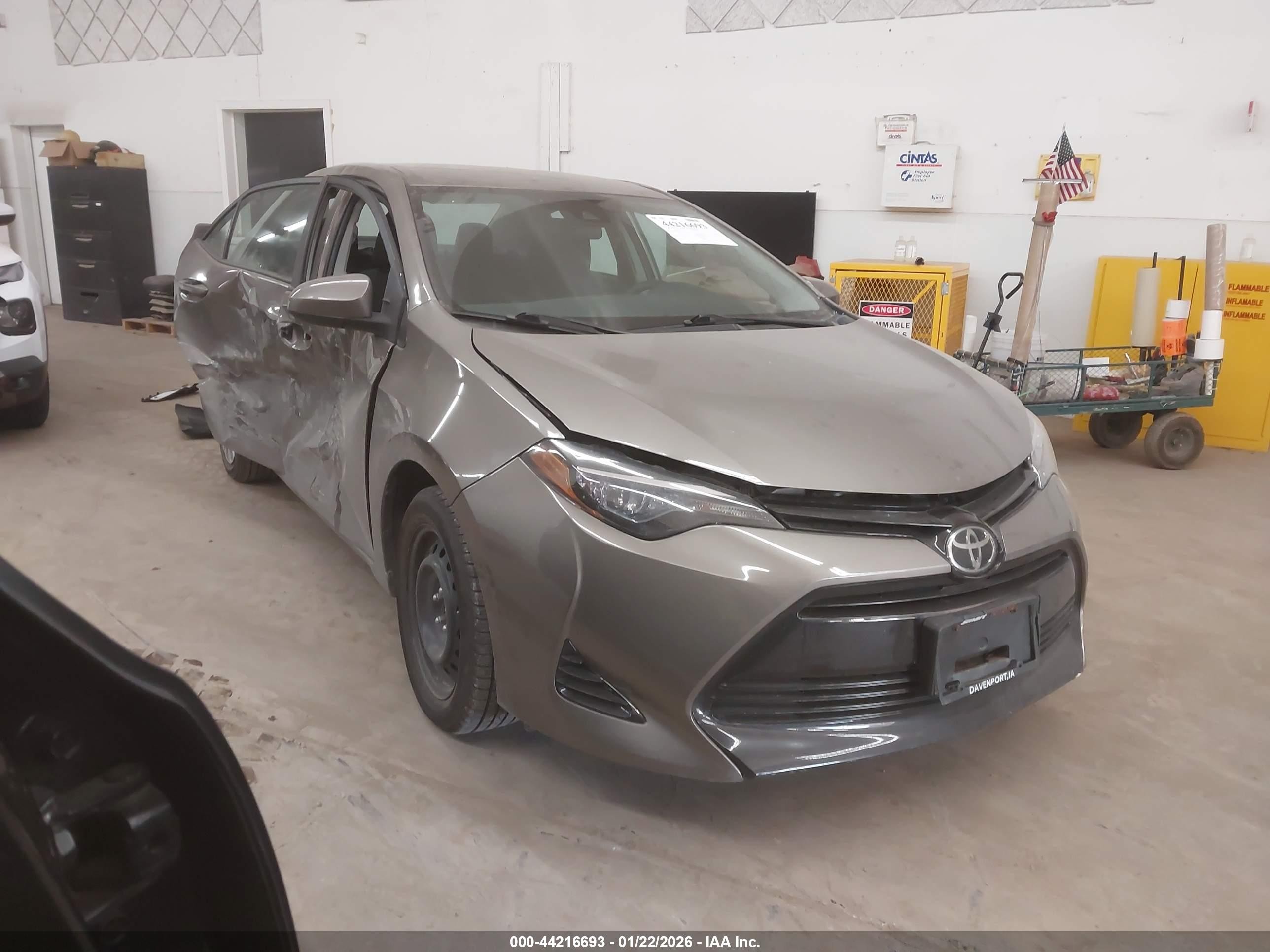 2018 Toyota Corolla LE, VIN 5YFBURHEXJP795521 — Side
