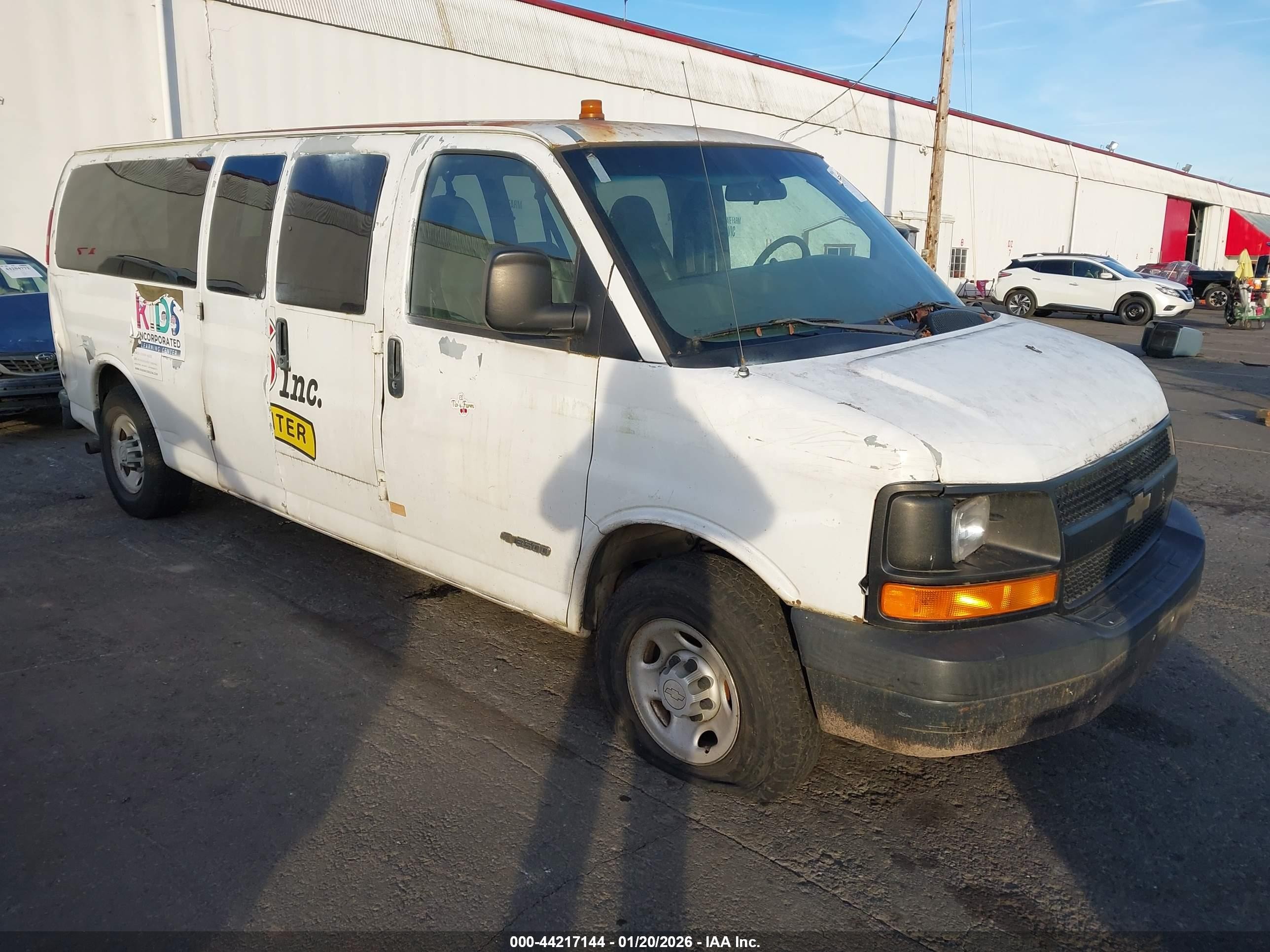 2006 Chevrolet Express Passenger, VIN 1GAHG39U361217656 — Rear end