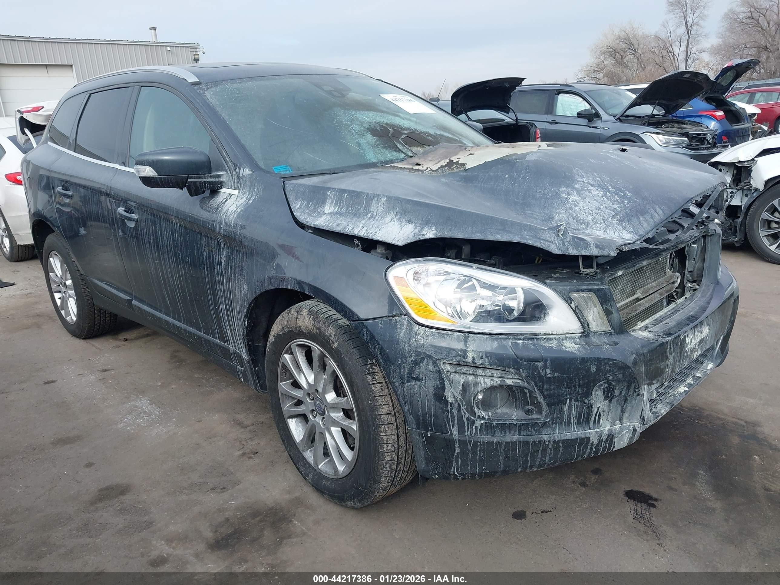 2010 Volvo XC60 3.0T, VIN YV4992DZ0A2119476 — Engine fire