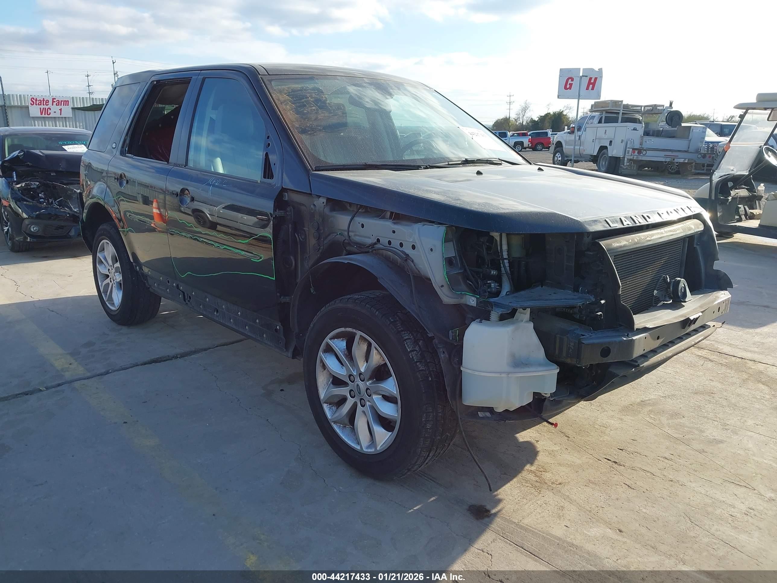2011 Land Rover LR2 HSE, VIN SALFR2BN8BH219497 — Front end