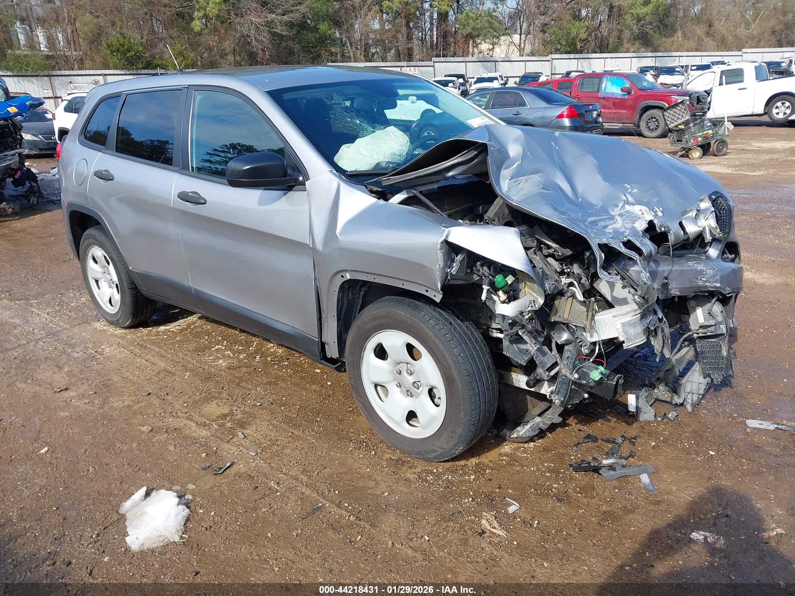 2015 Jeep Cherokee Sport, VIN 1C4PJMAB5FW540582 — Front end