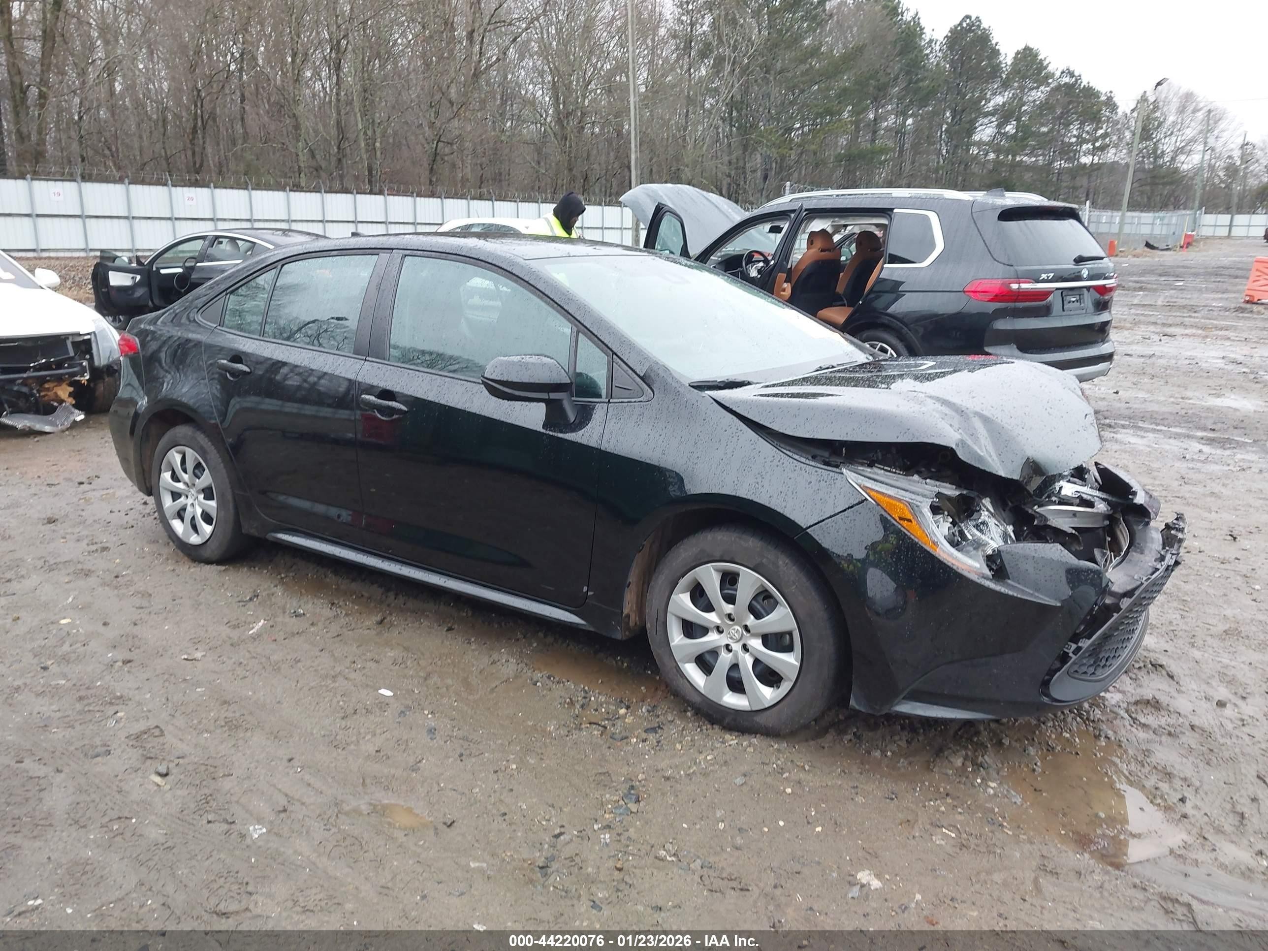 2022 Toyota Corolla LE, VIN 5YFEPMAE1NP280818 — Front end