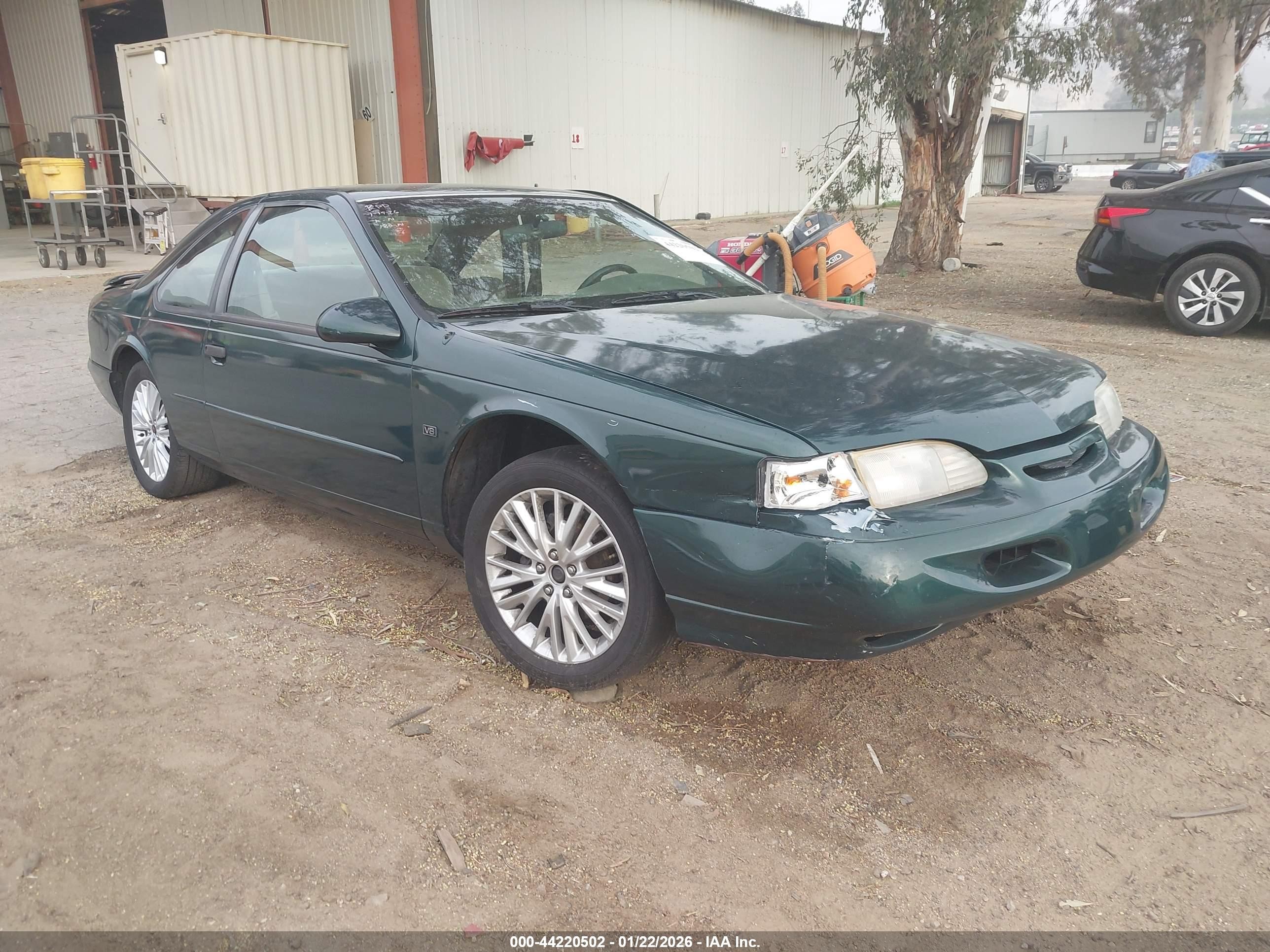 1995 Ford Thunderbird LX, VIN 1FALP62W5SH158843 — Side