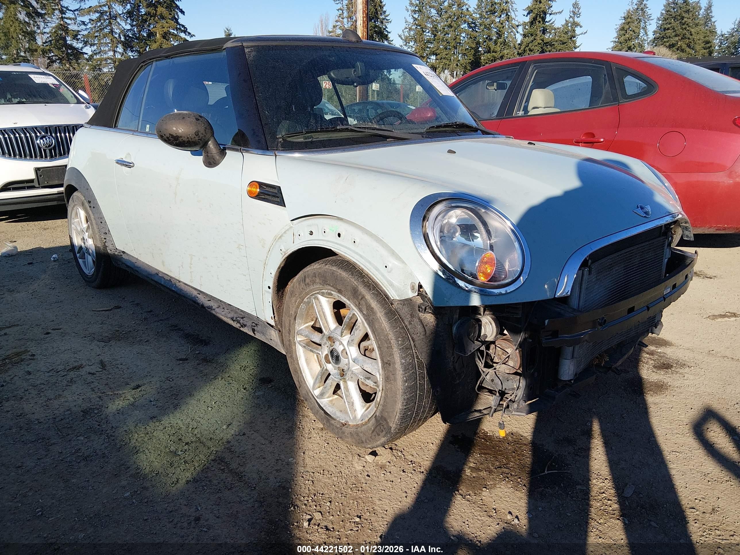 2012 MINI Convertible, VIN WMWZN3C50CT265549 — Перед