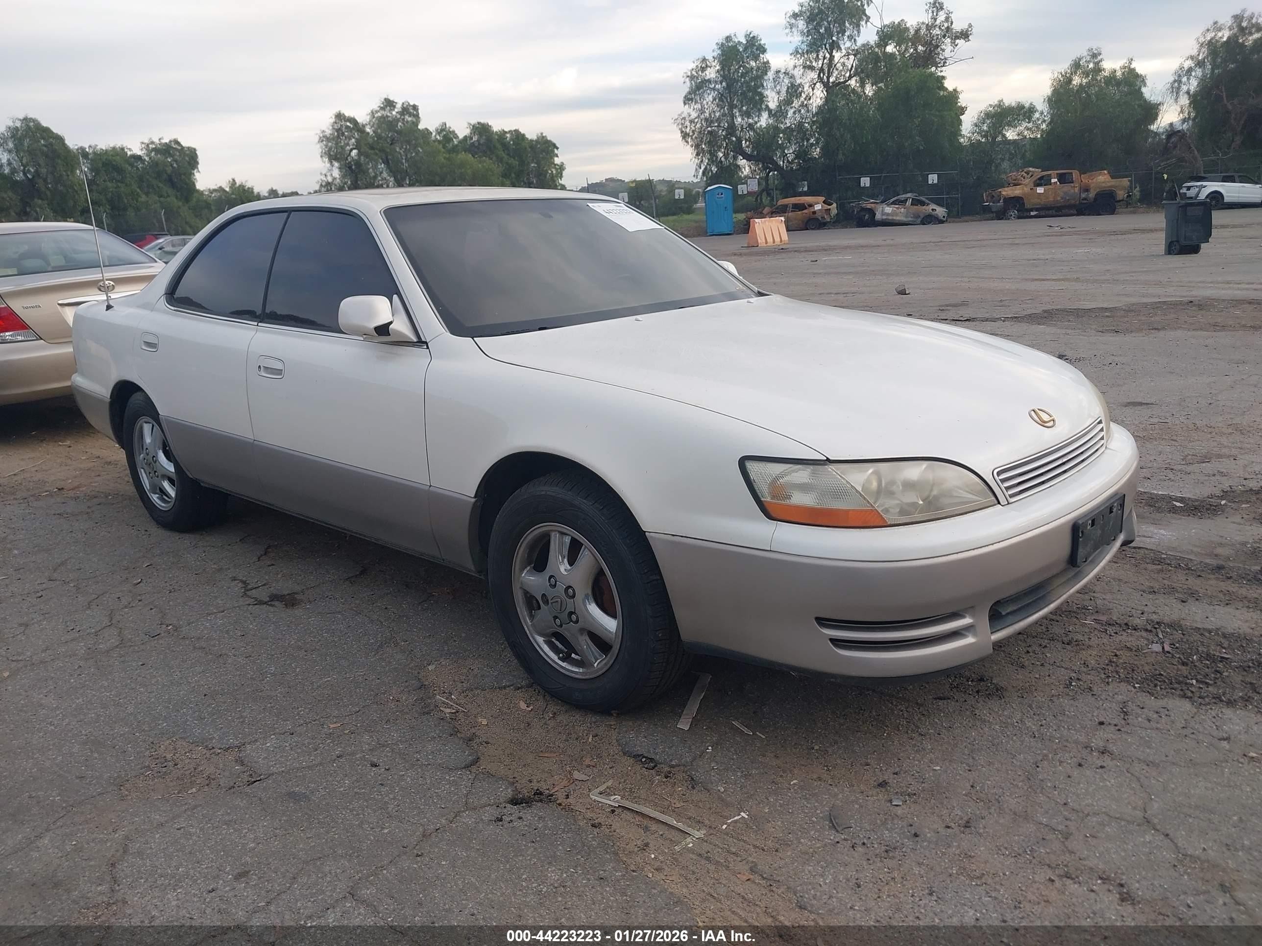 1994 Lexus ES 300, VIN JT8GK13T4R0036936 — Normal wear