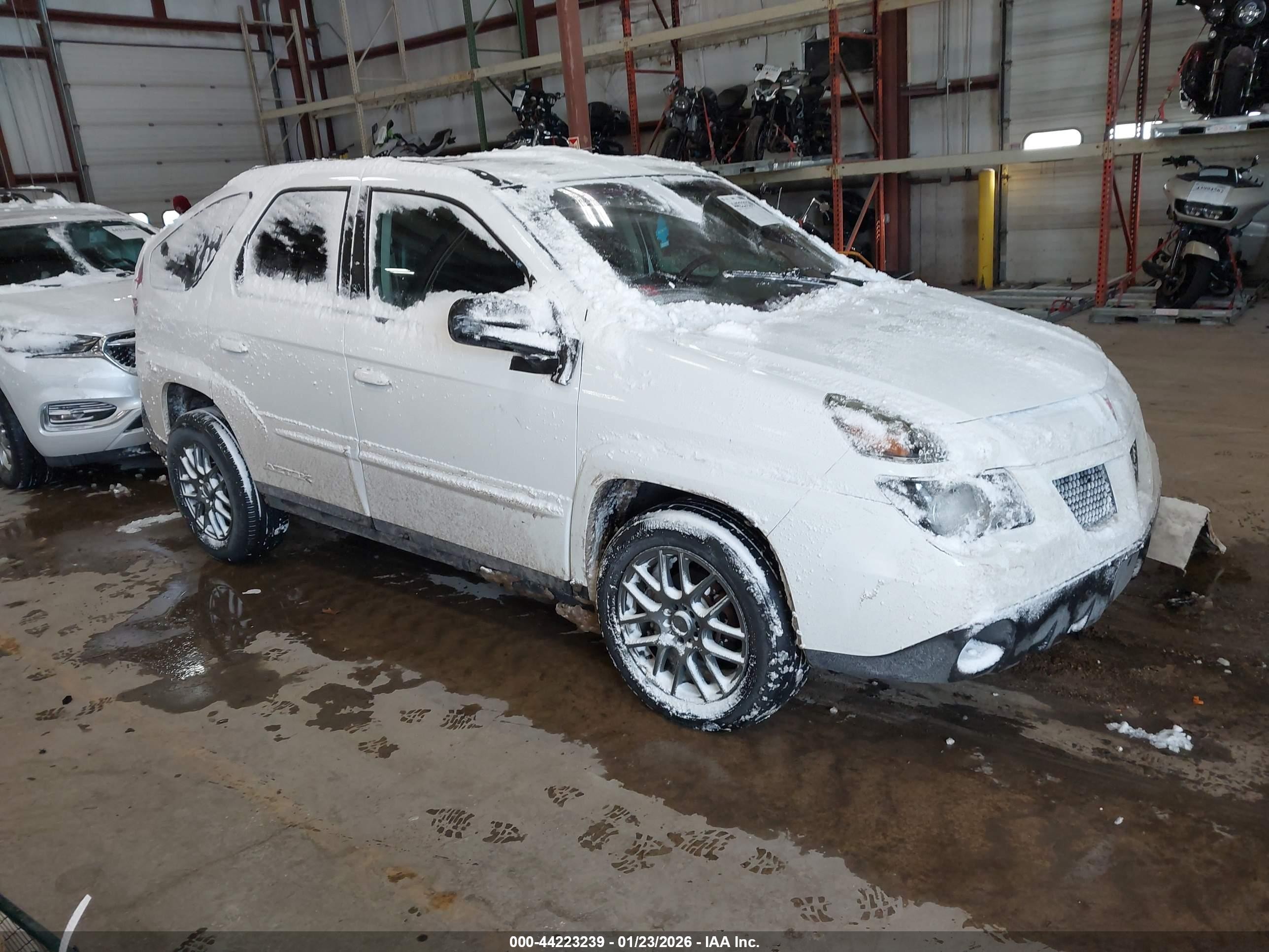 2004 Pontiac Aztek, VIN 3G7DA03E74S563162 — Front end