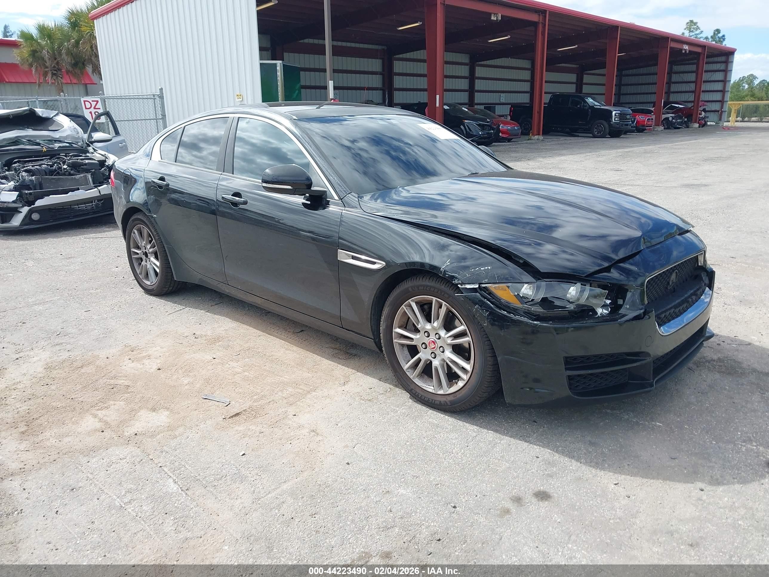 2018 Jaguar XE 25t Premium, VIN SAJAD4FX4JCP31701 — Front end