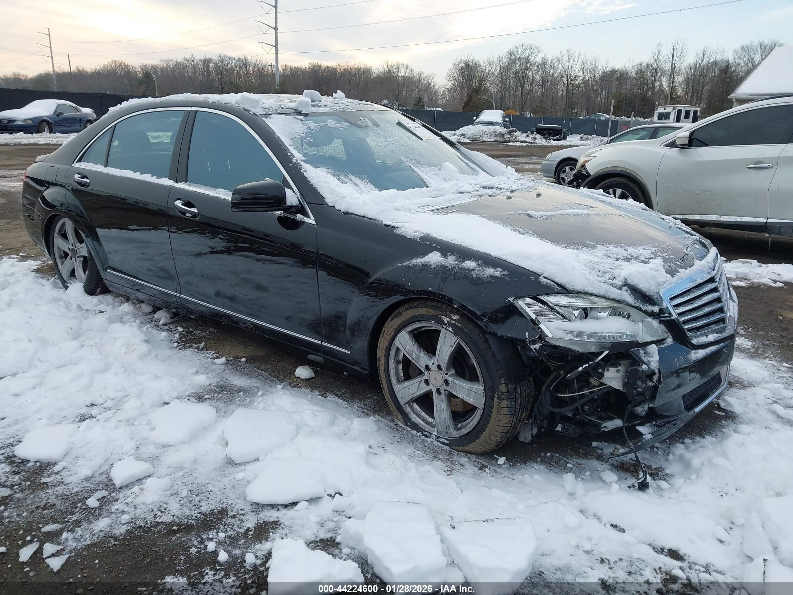 2010 Mercedes-Benz S 550, VIN WDDNG8GB5AA314073 — Front end