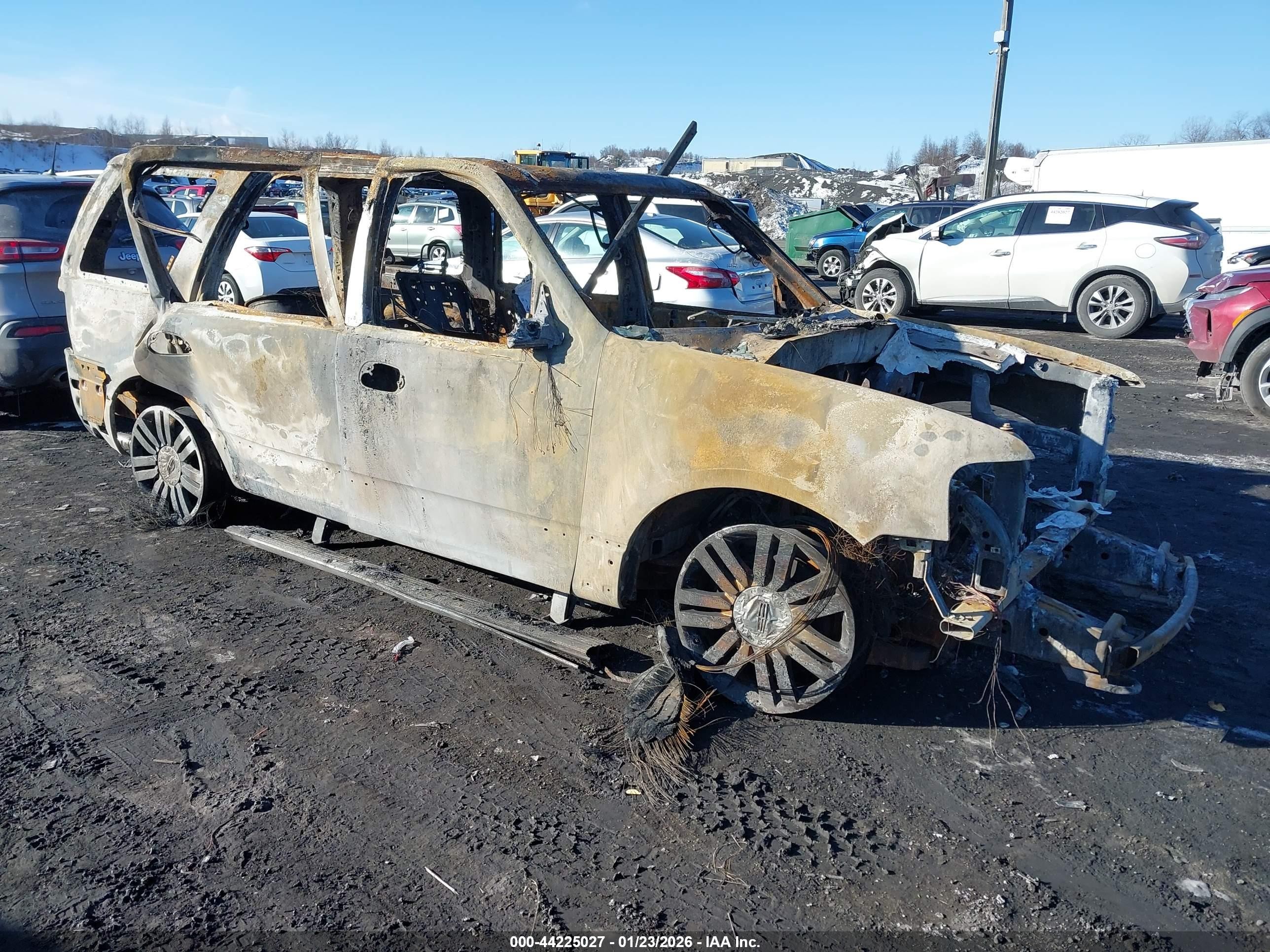 2013 Lincoln Navigator, VIN 5LMJJ2J56DEL03454 — Burn
