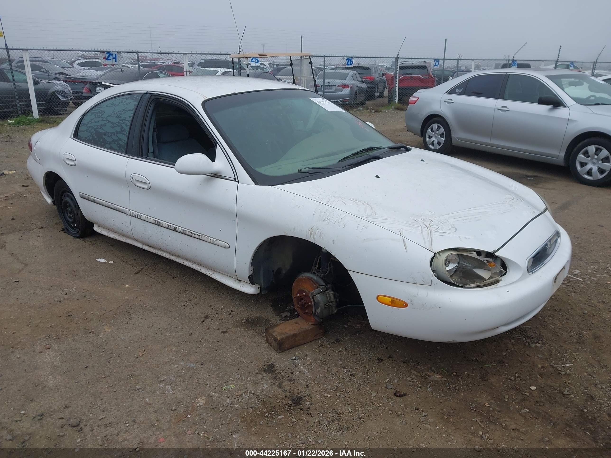 1997 Mercury Sable GS, VIN 1MELM50U8VA636098 — Front end