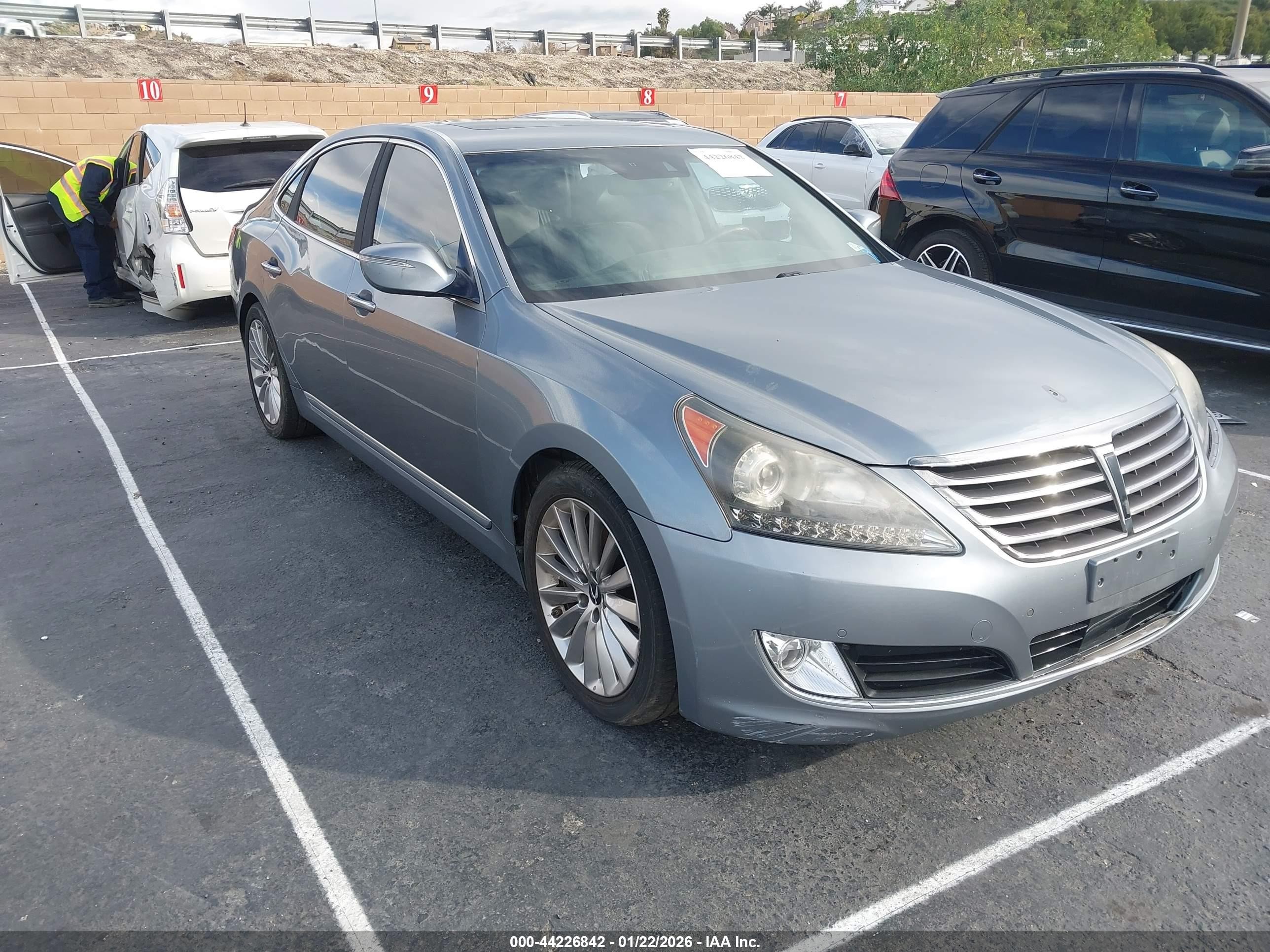 2016 Hyundai Equus Ultimate, VIN KMHGH4JH4GU101284 — Rear end