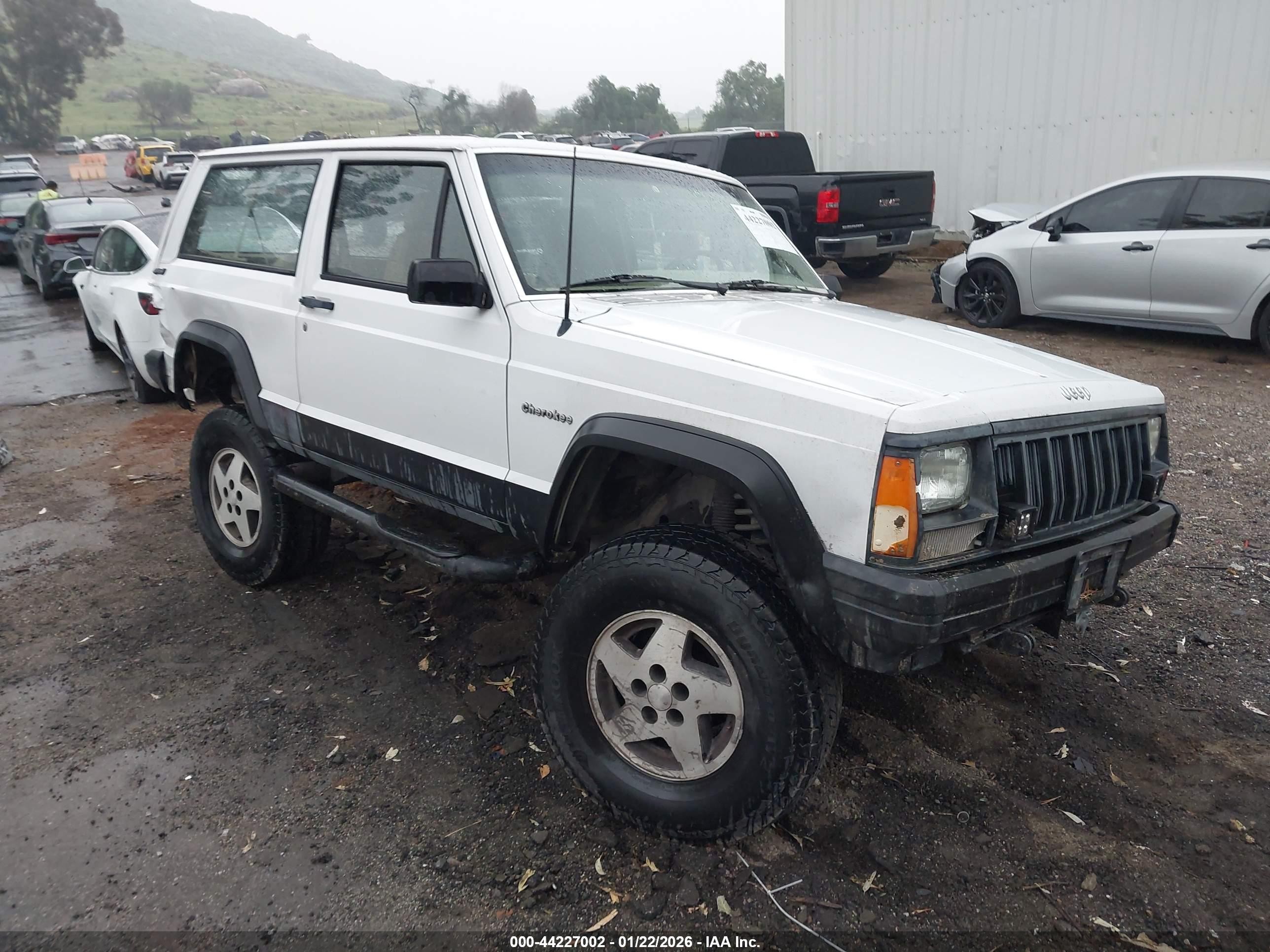 1991 Jeep Cherokee, VIN 1J4FJ27S4ML614798 — Rear end