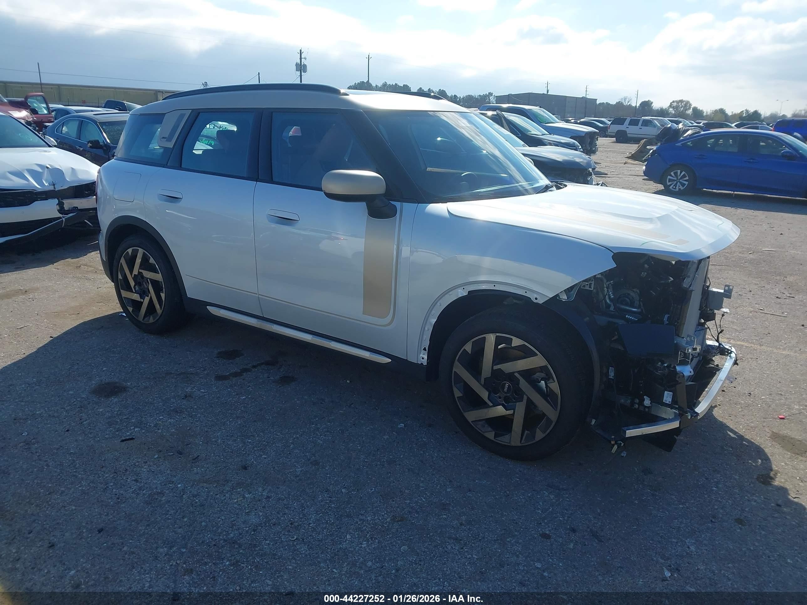 2025 MINI Countryman S, VIN WMZ23GA05S7T70121 — Днище