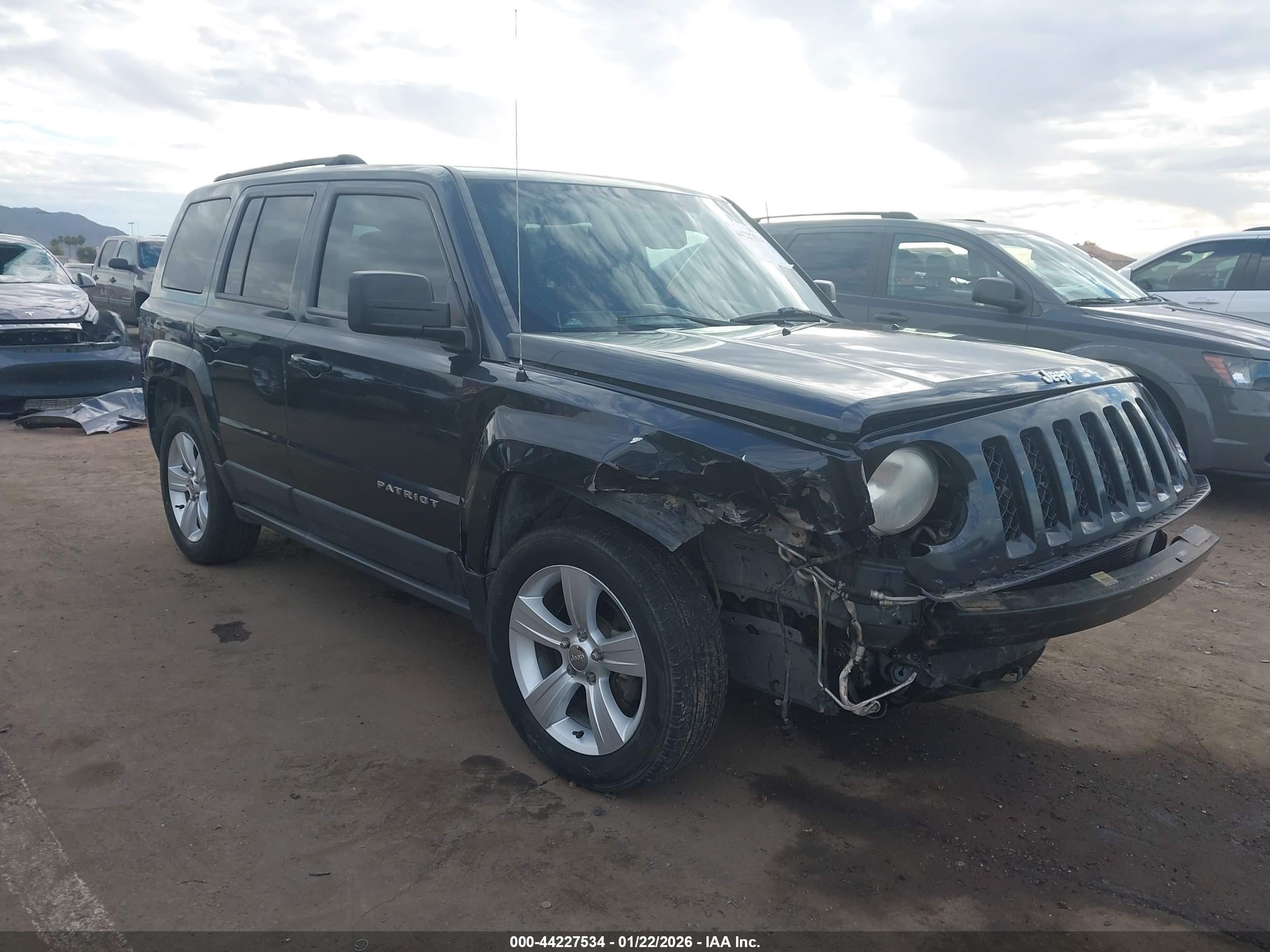 2014 Jeep Patriot Sport, VIN 1C4NJPBBXED752685 — Front end