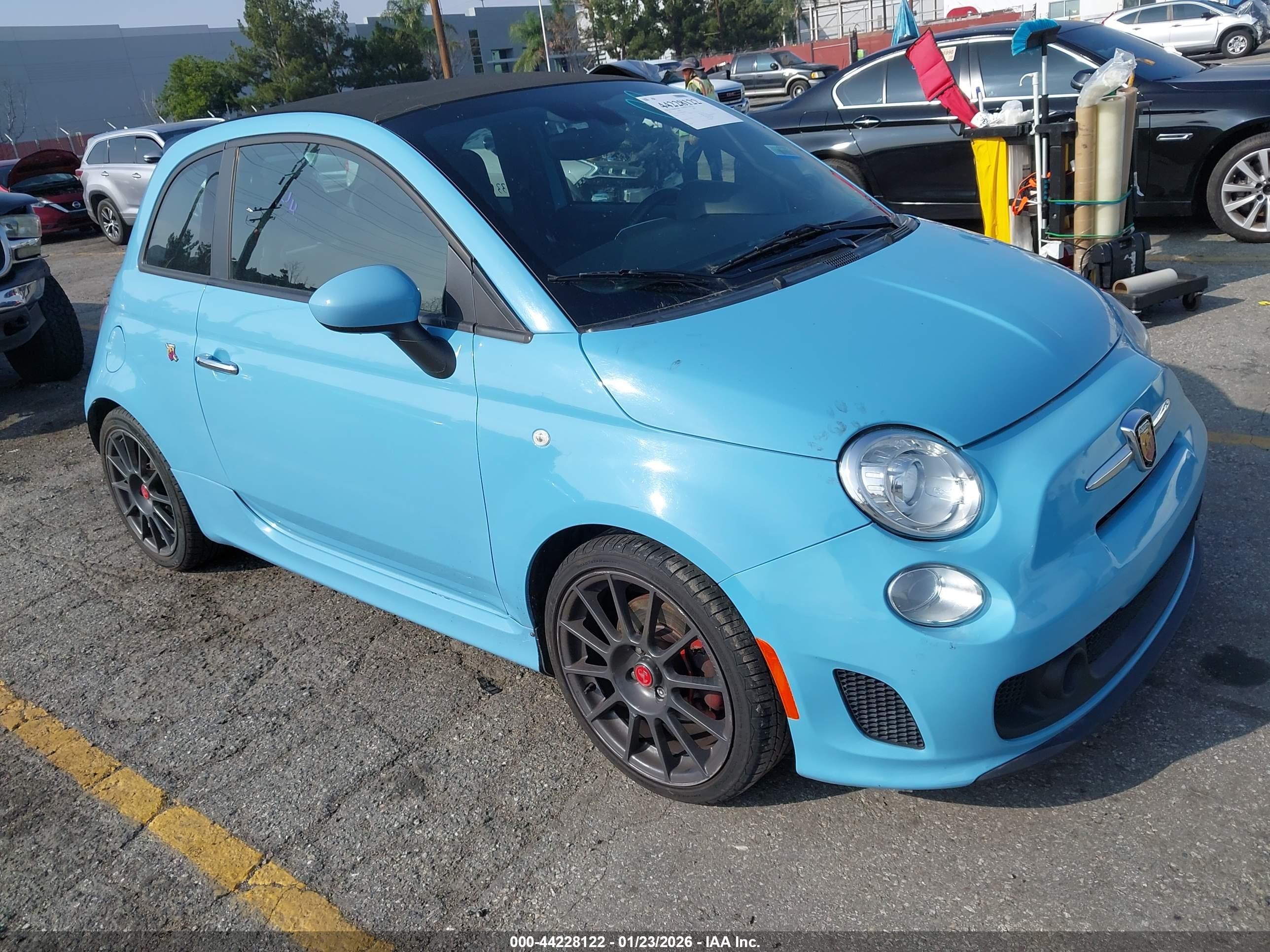 2017 FIAT 500 Abarth, VIN 3C3CFFJH2HT659218 — Side