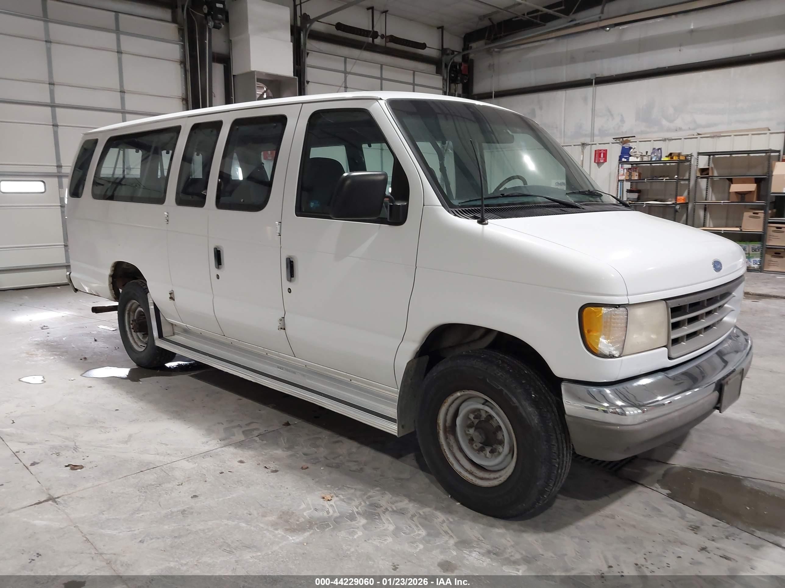 1995 Ford Econoline Wagon XL, VIN 1FBJS31H4SHB39528 — Side