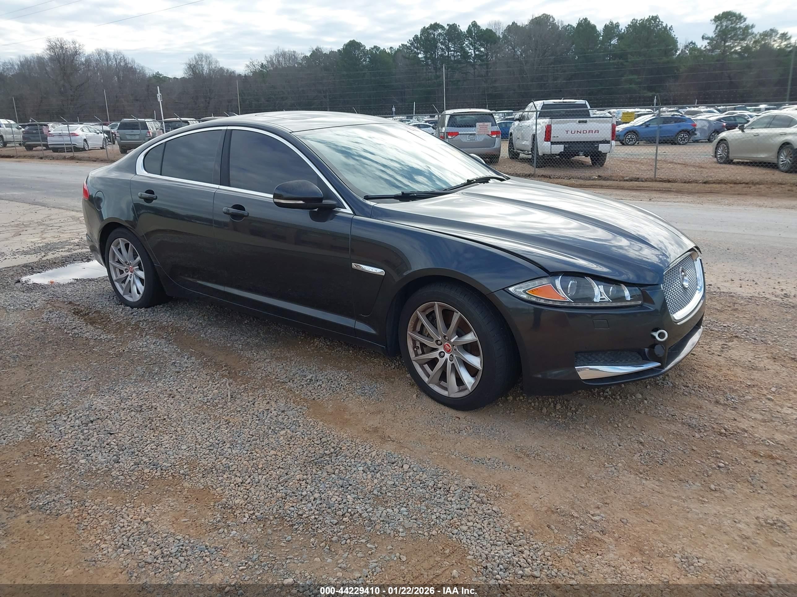 2015 Jaguar XF T Premium, VIN SAJWA0FS9FPU60422 — Normal wear