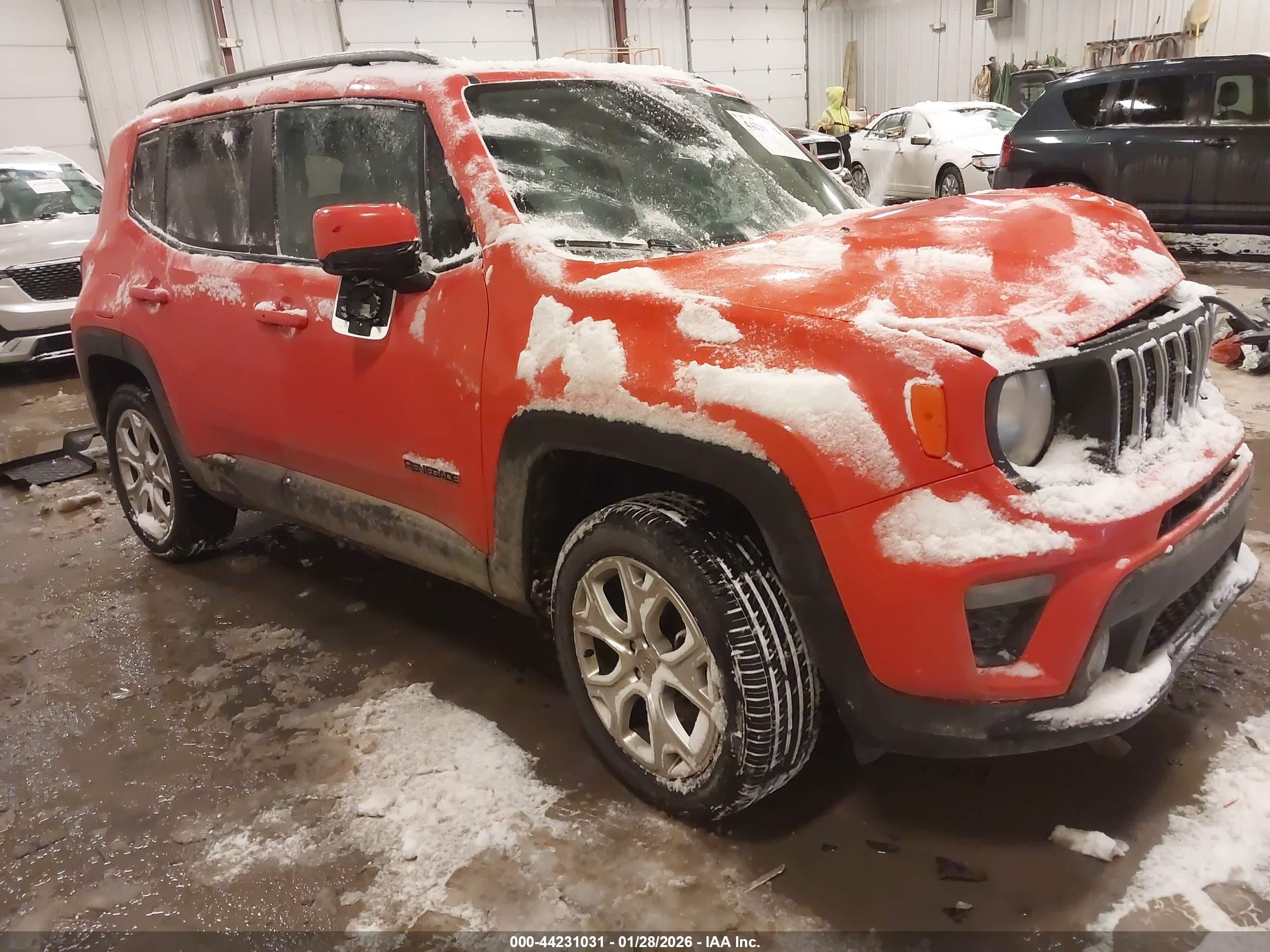 2019 Jeep Renegade Altitude, VIN ZACNJBBB0KPJ78529 — Перед