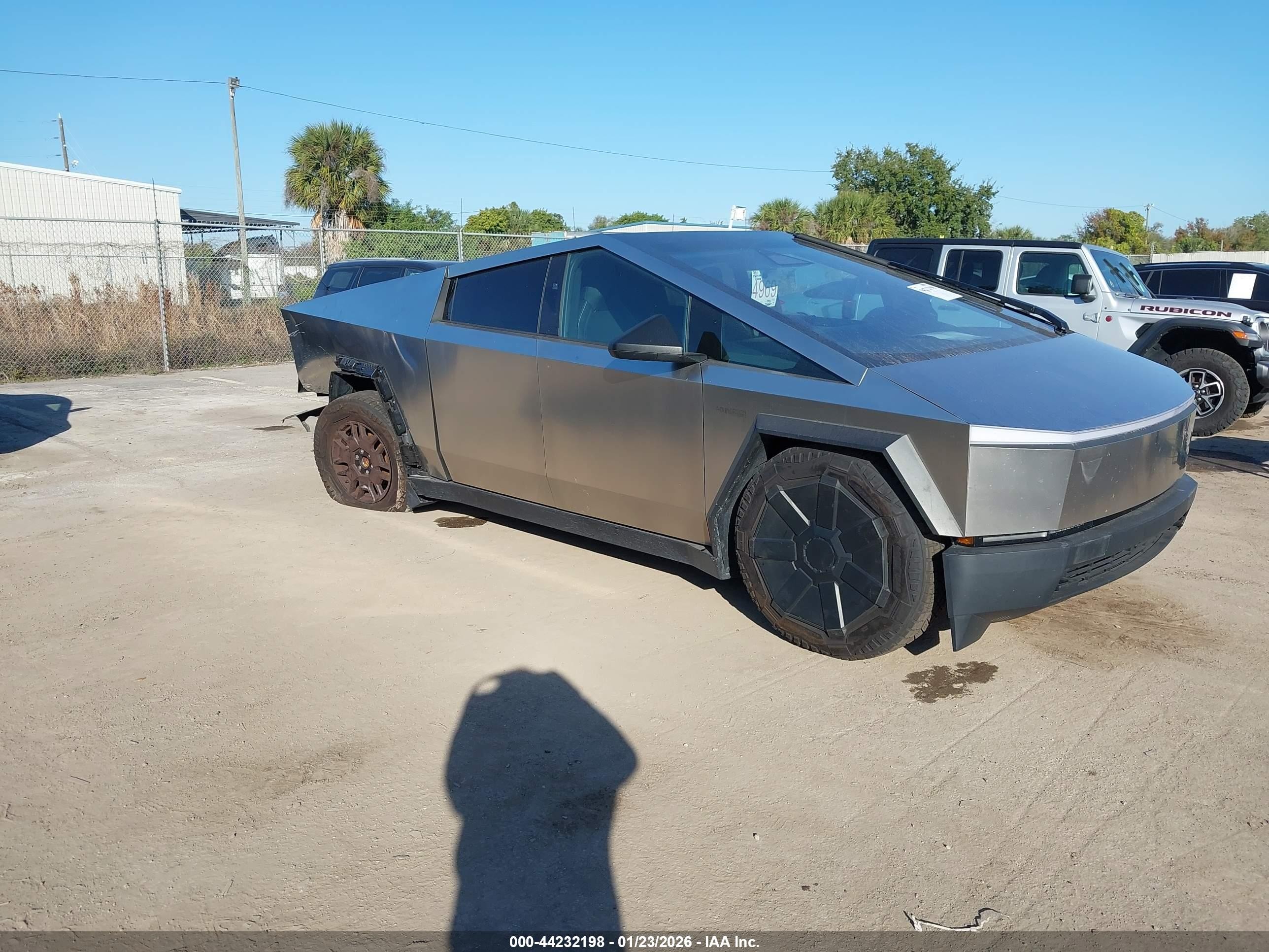 2024 Tesla Cybertruck, VIN 7G2CEHEDXRA035498 — Rear end