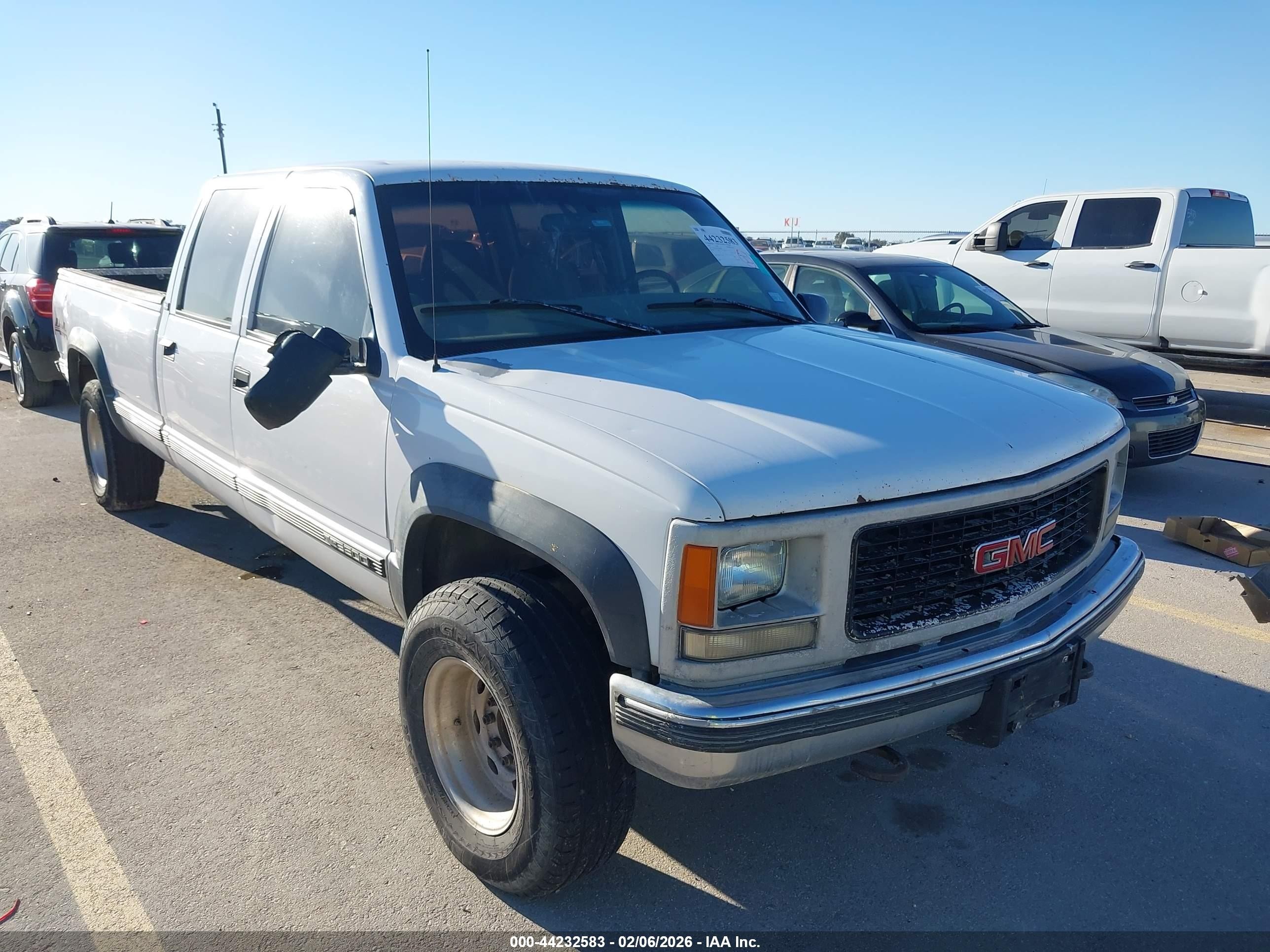 1997 GMC Sierra 3500, VIN 1GTHK33R4VF022354 — Rear end