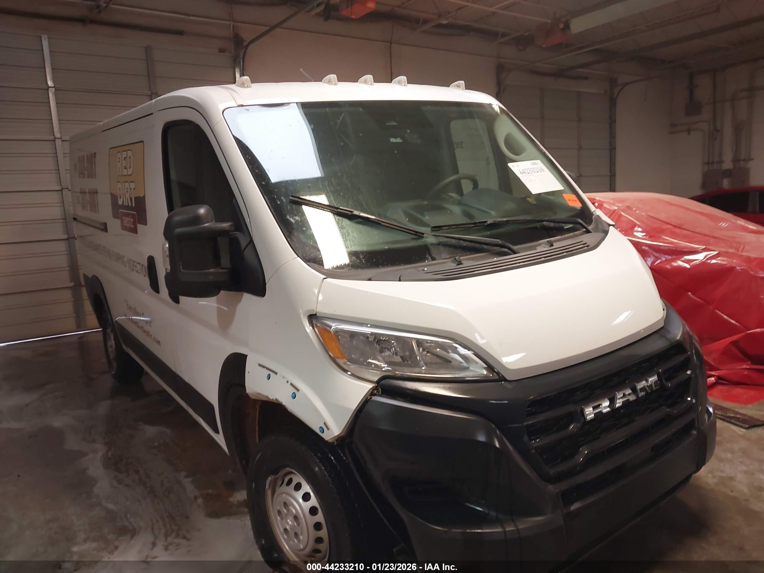 2024 Ram ProMaster Cargo Tradesman, VIN 3C6LRVAG5RE144912 — Зад