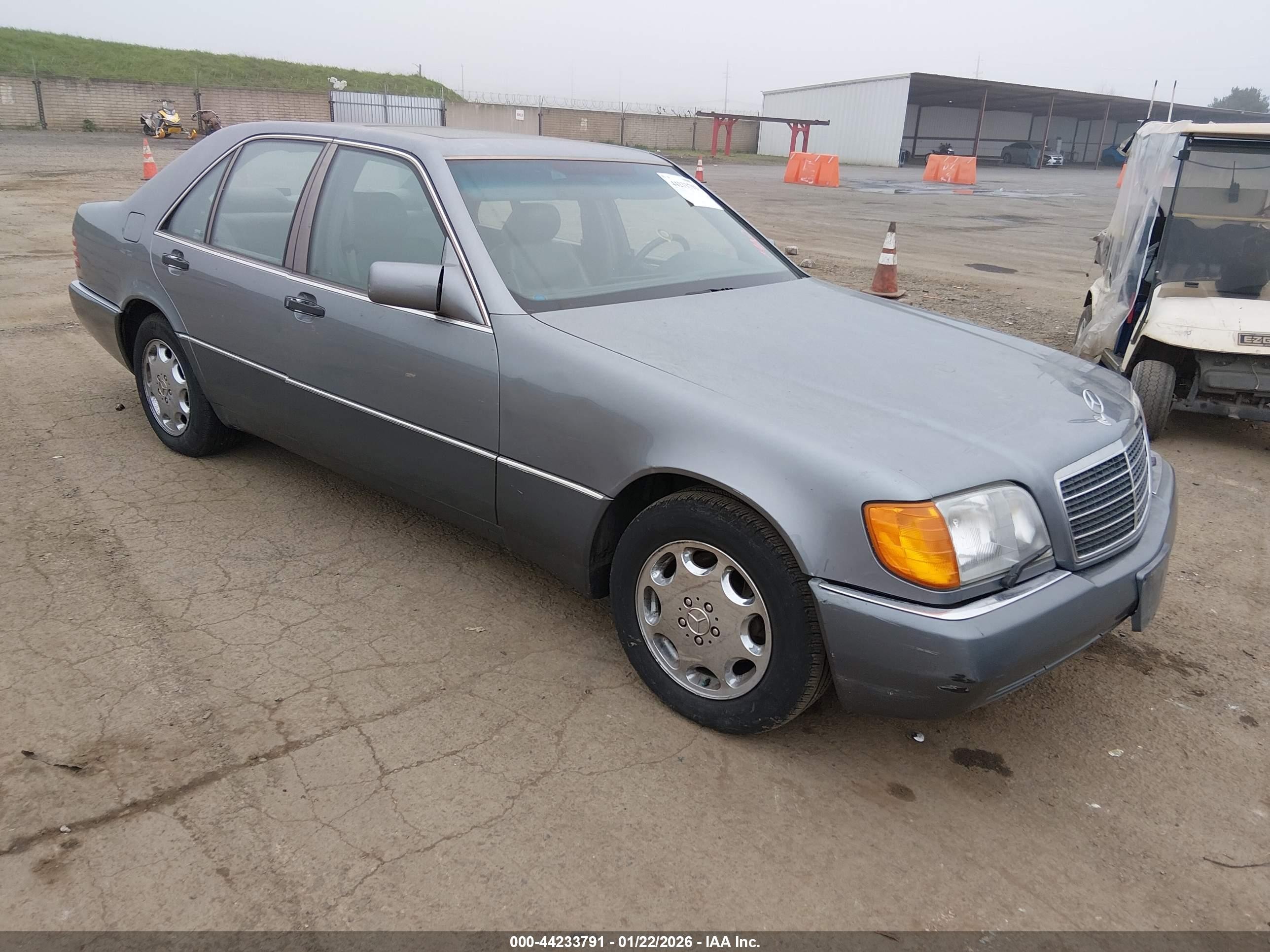 1993 Mercedes-Benz S 320, VIN WDBGA32E5PA114164 — Front end
