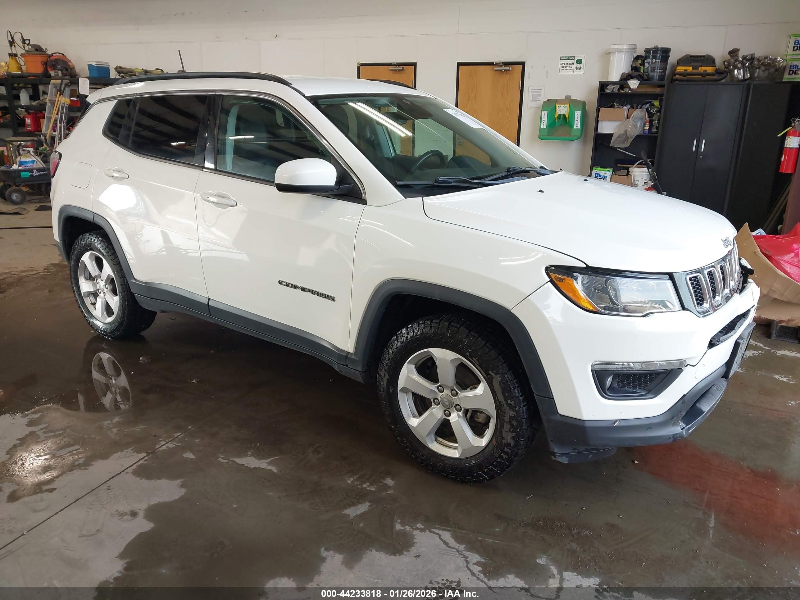 2018 Jeep Compass Latitude, VIN 3C4NJDBB3JT493038 — Front end