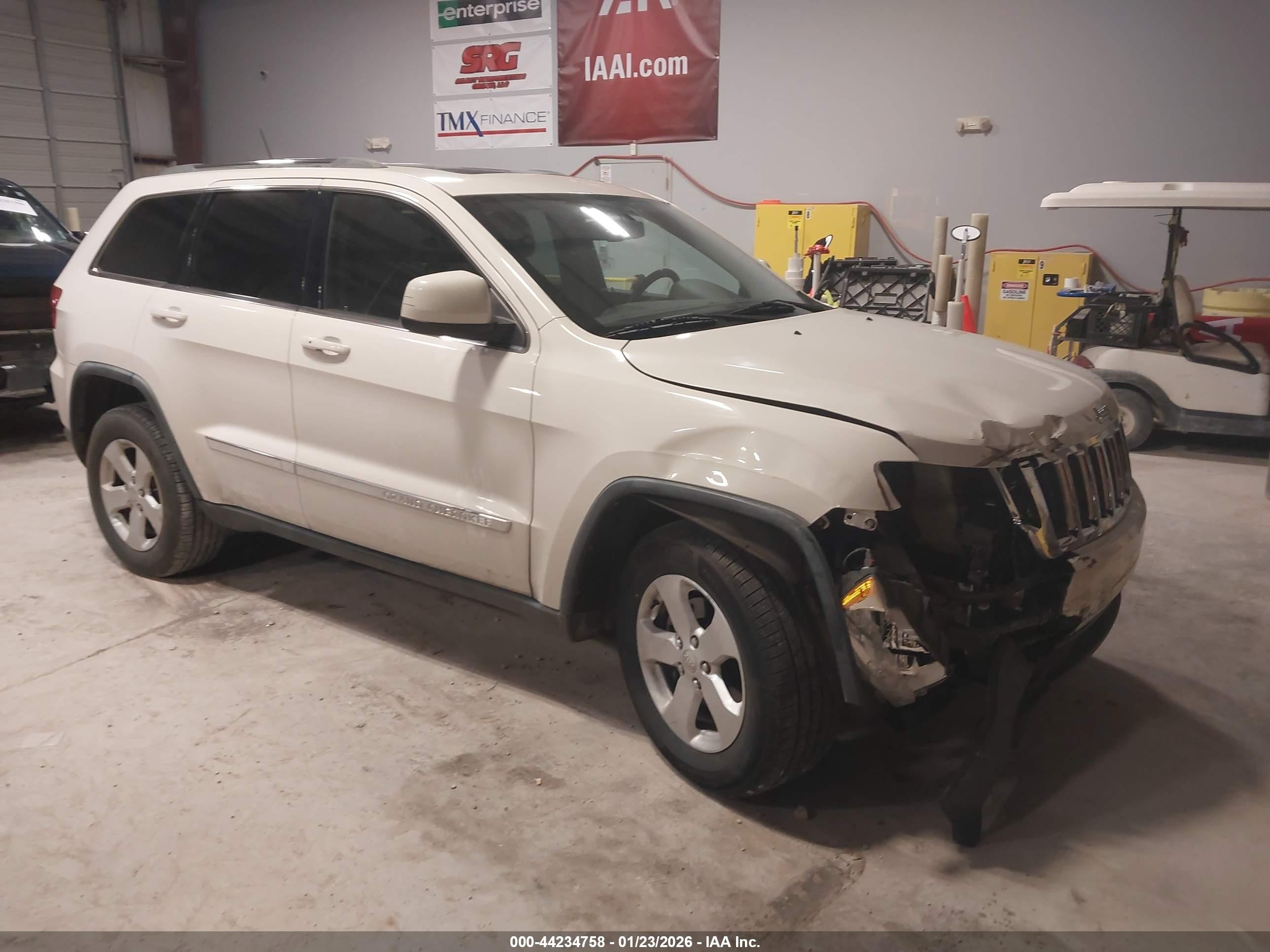 2011 Jeep Grand Cherokee Laredo, VIN 1J4RR4GG5BC642751 — Front end