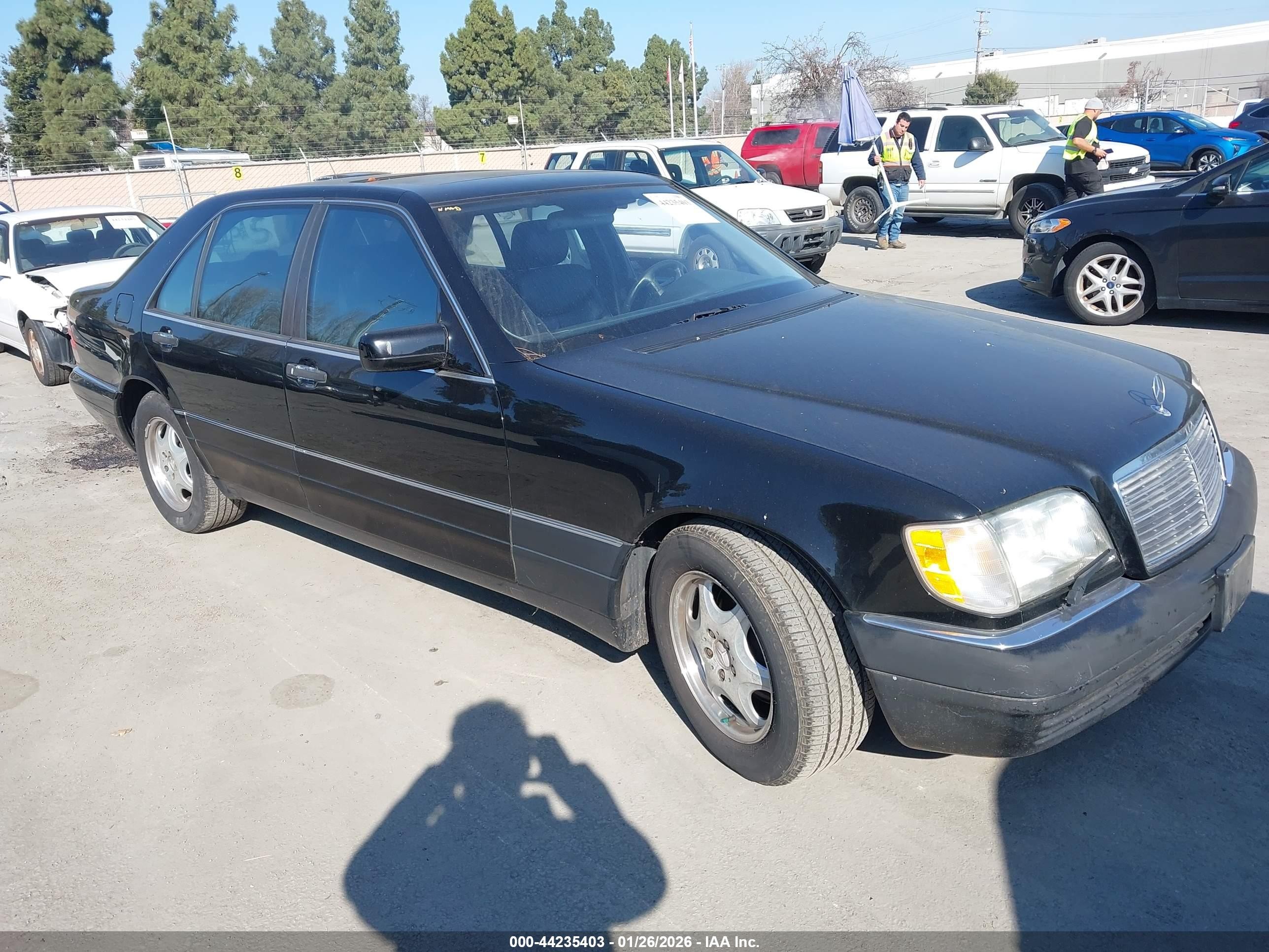 1998 Mercedes-Benz S 320/430/500, VIN WDBGA51G8WA400670 — Rear end