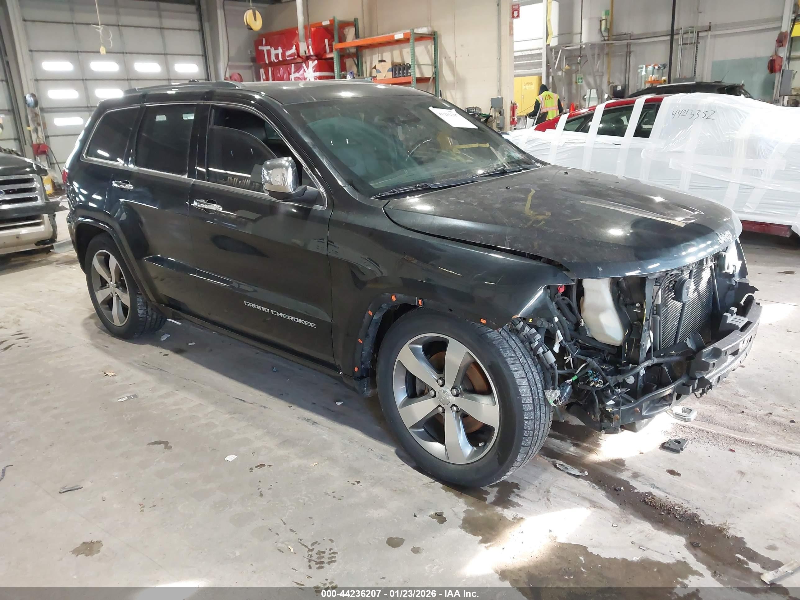 2016 Jeep Grand Cherokee Overland, VIN 1C4RJFCT1GC305755 — Front end