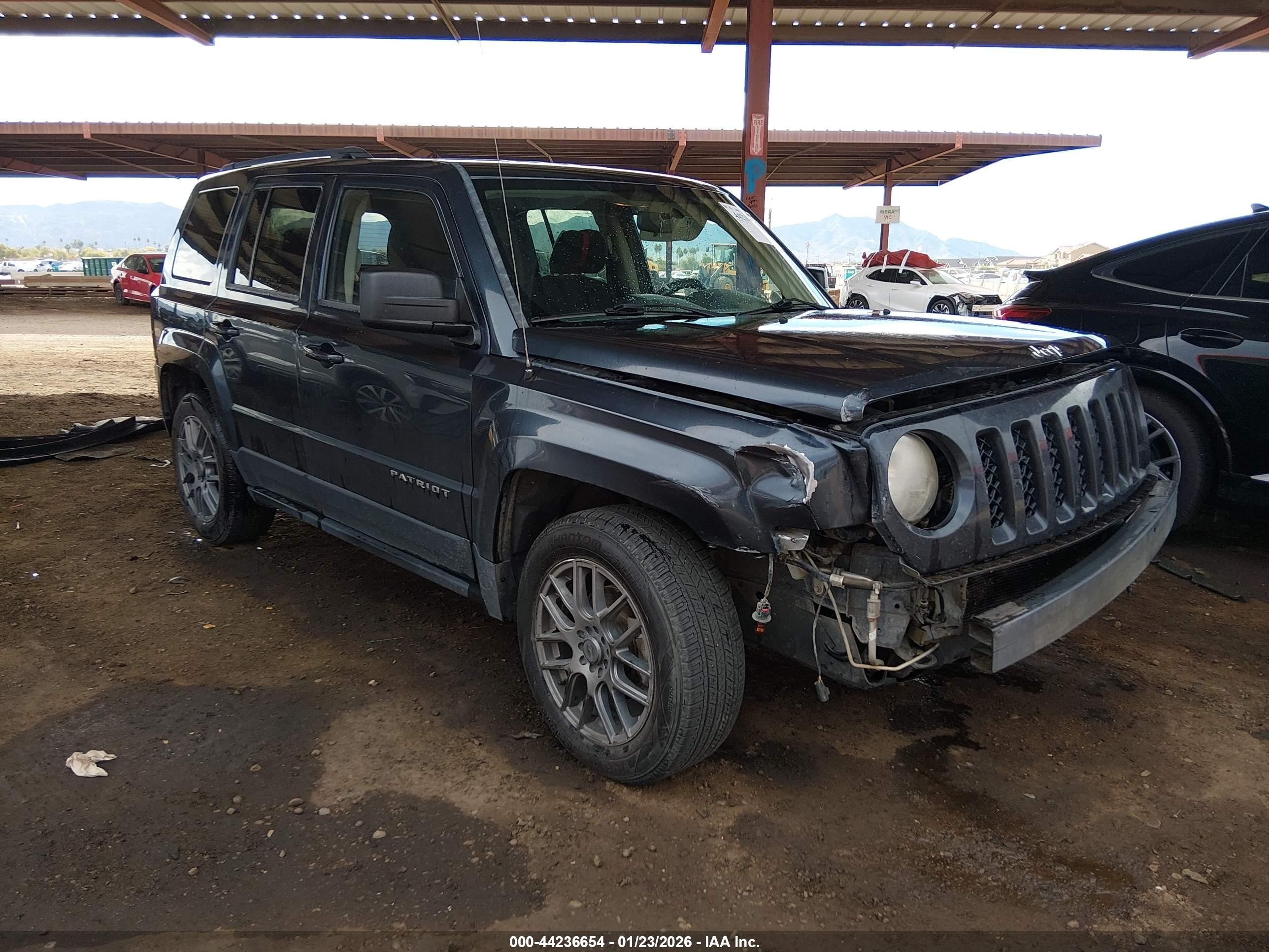 2015 Jeep Patriot Sport, VIN 1C4NJPBA9FD129776 — Front end