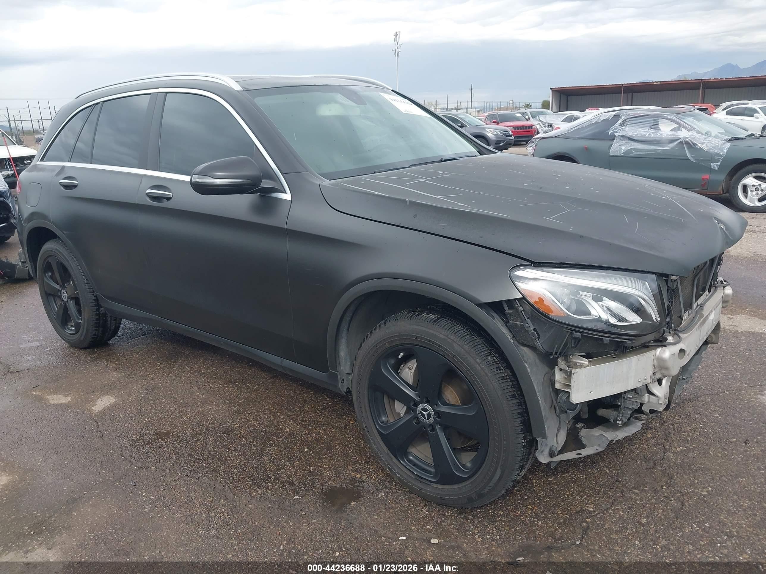2018 Mercedes-Benz GLC 300, VIN WDC0G4KB0JV084692 — Front end