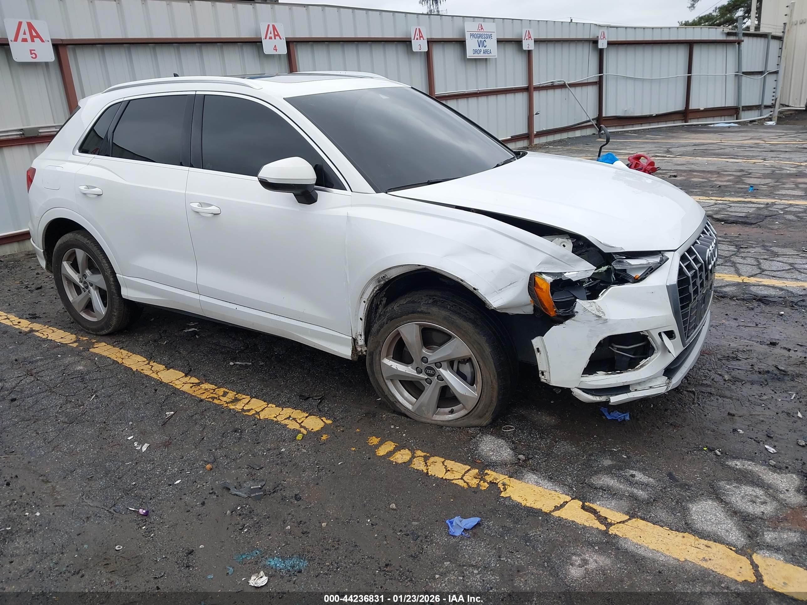 2021 Audi Q3 Premium, VIN WA1AUCF36M1065859 — Front end