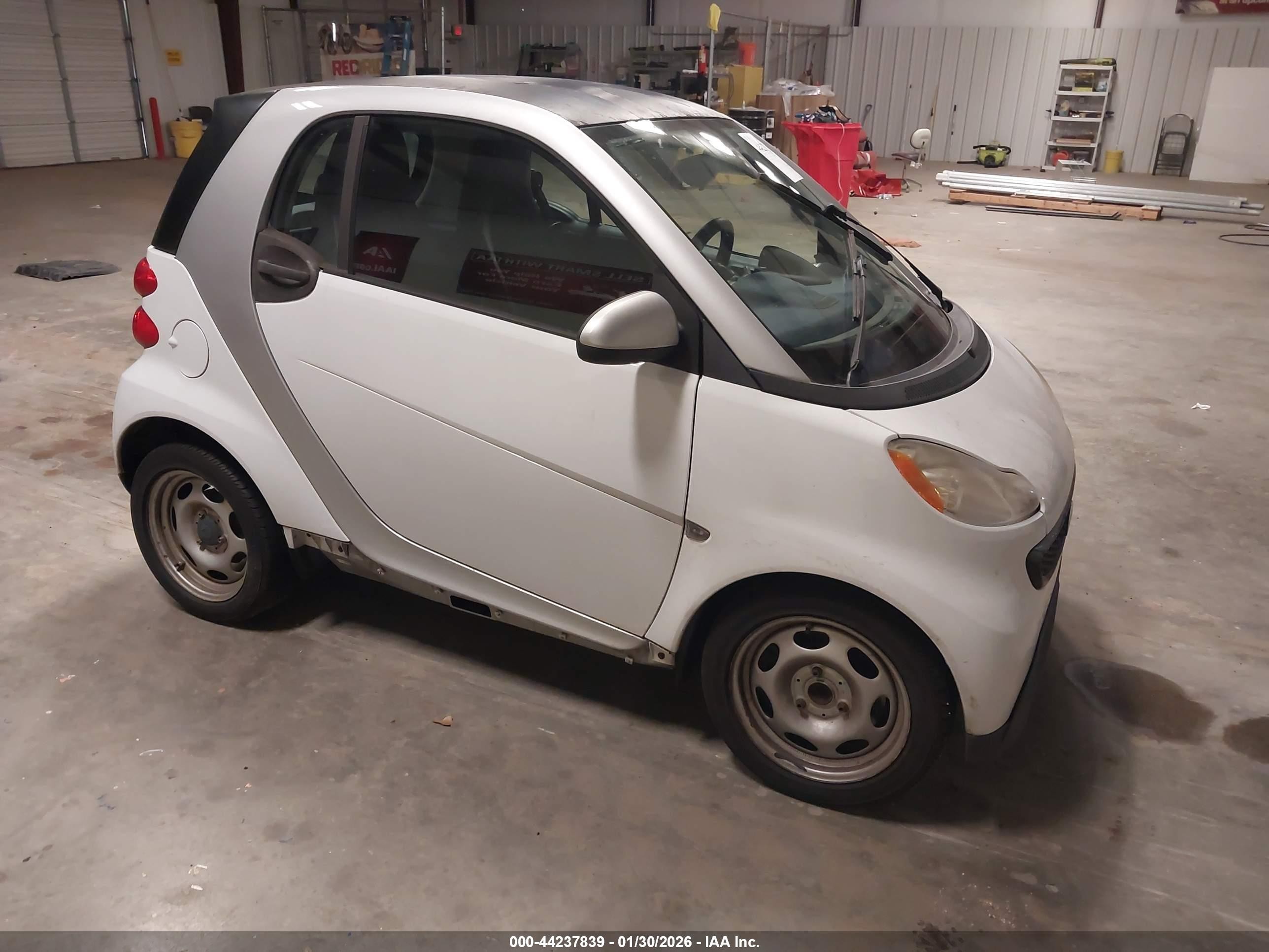 2014 Smart fortwo Passion, VIN WMEEJ3BA9EK784024 — Side