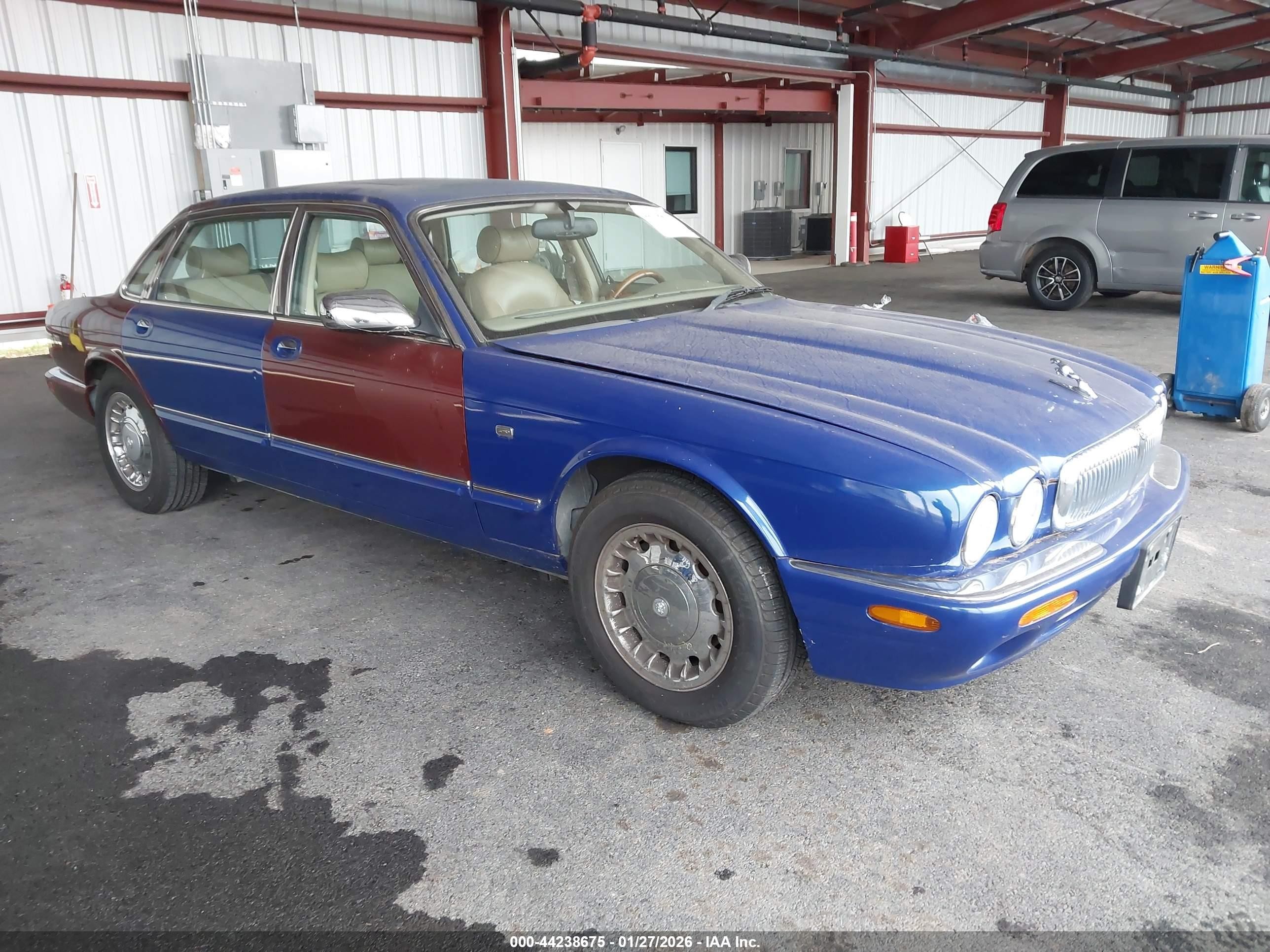 1999 Jaguar XJ, VIN SAJKD604XXC866110 — Normal wear