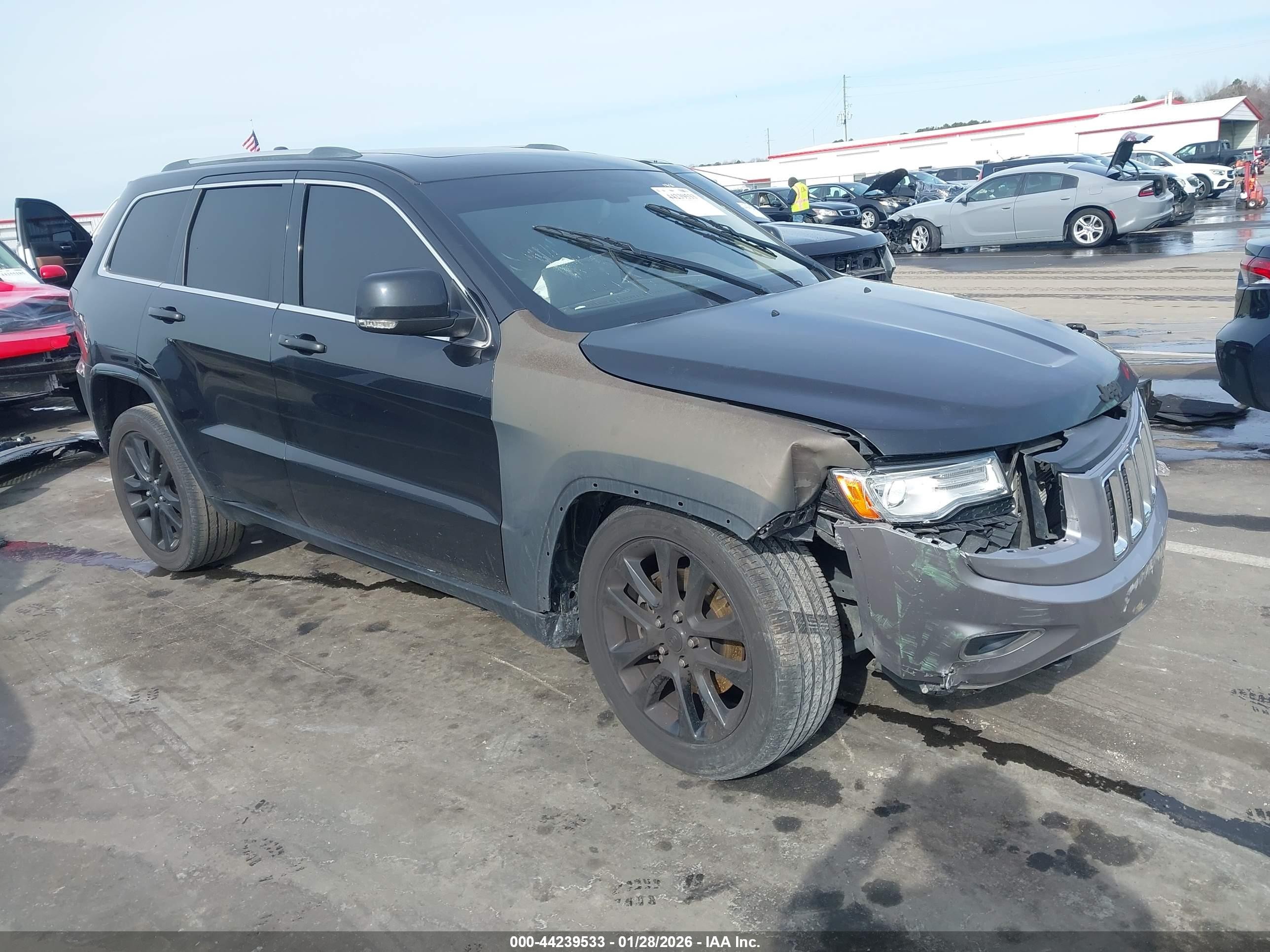 2015 Jeep Grand Cherokee Overland, VIN 1C4RJFCT6FC855287 — Перед