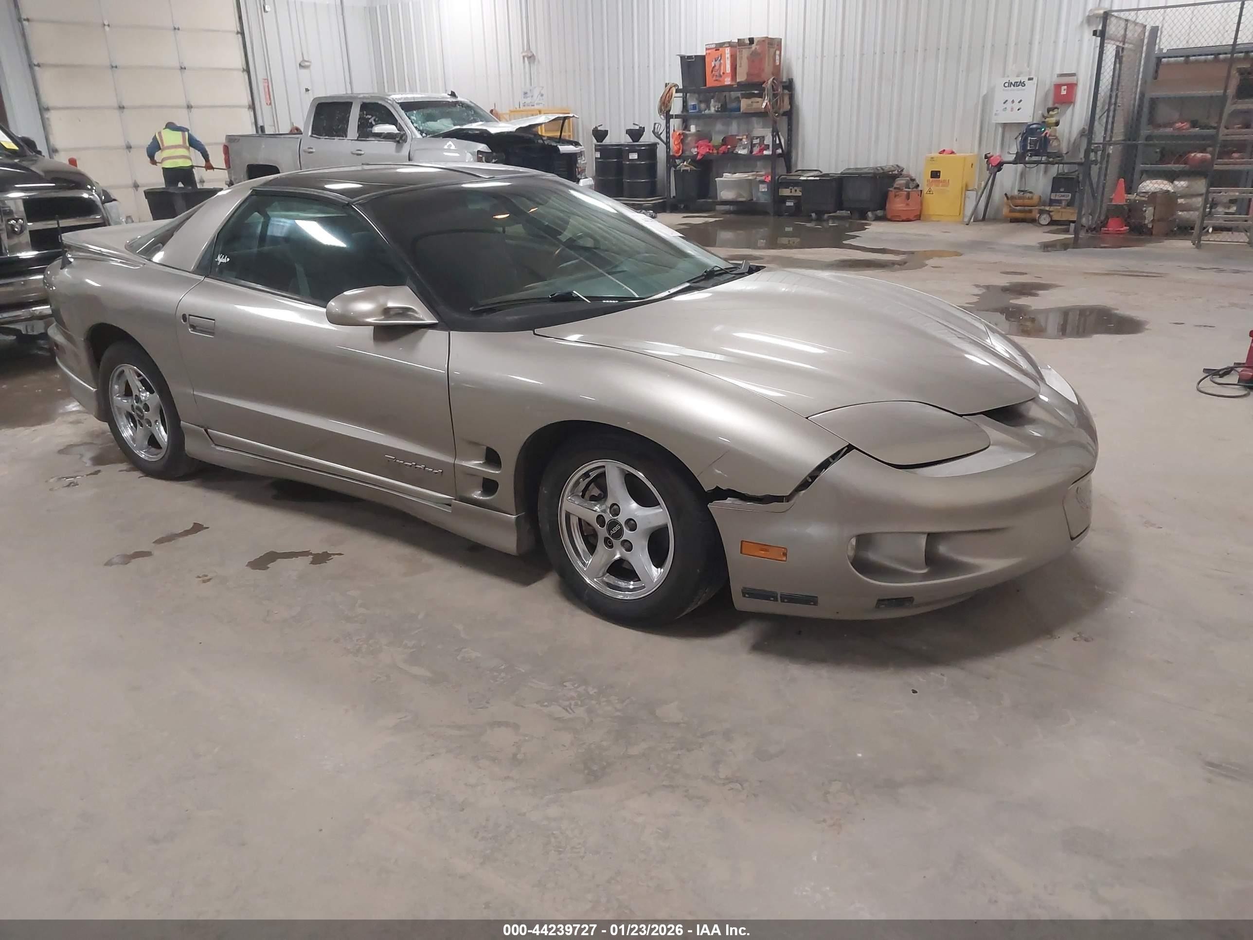 2001 Pontiac Firebird Firebird, VIN 2G2FS22K512137180 — Front end