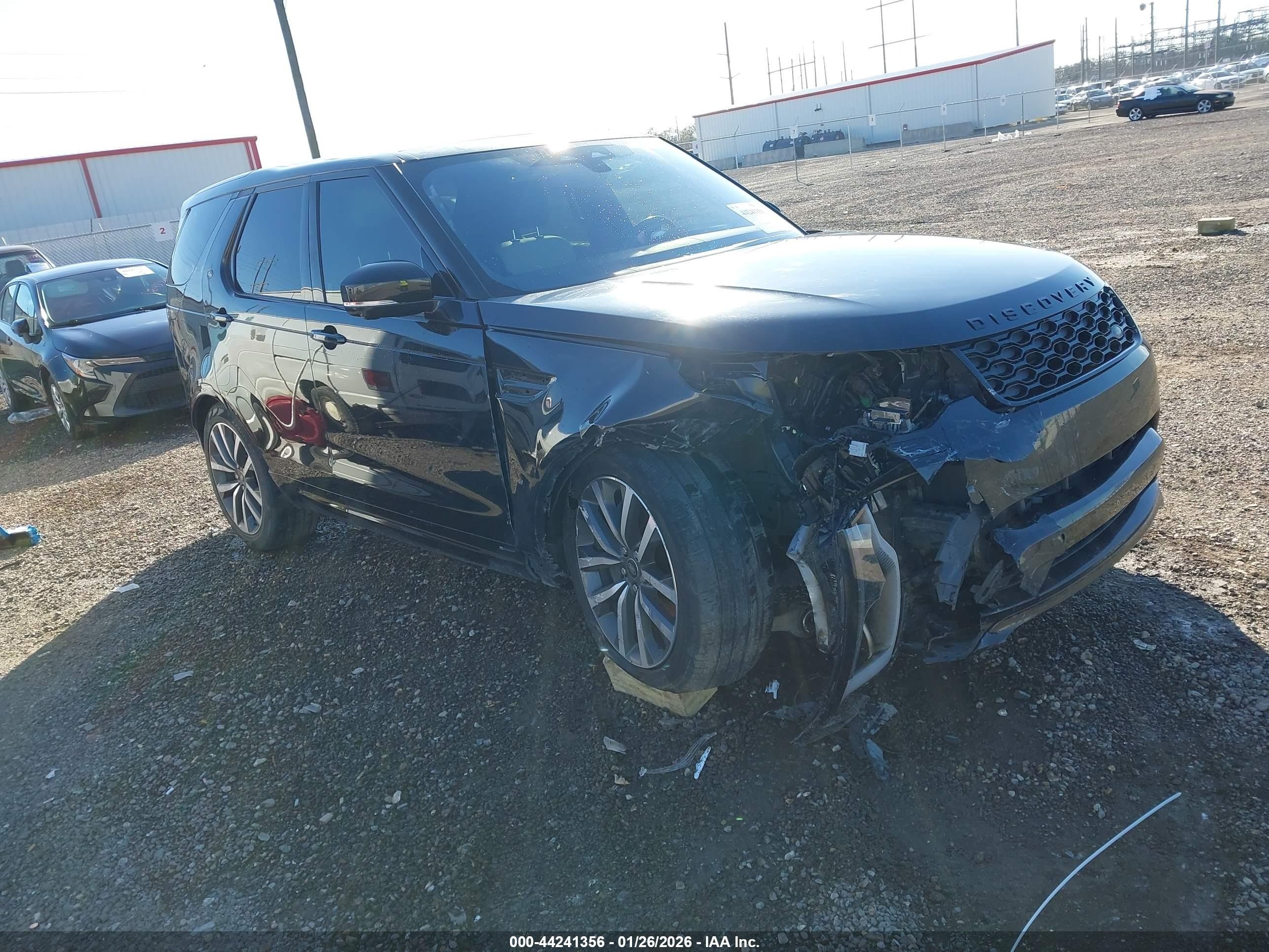 2022 Land Rover Discovery S R-Dynamic, VIN SALRT4EU6N2460530 — Front end