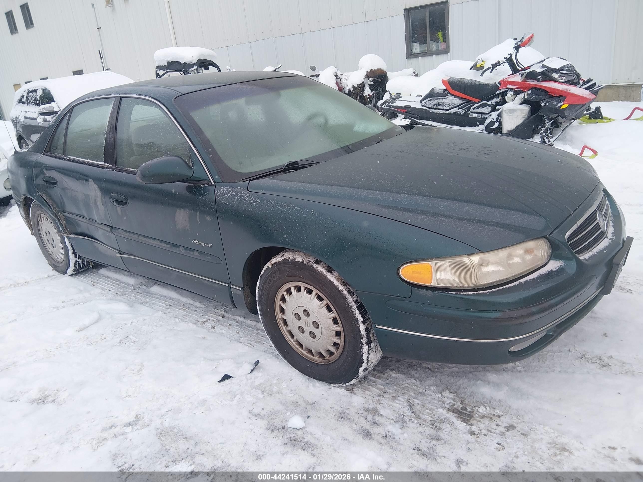 1997 Buick Regal LS, VIN 2G4WB52K1V1445855 — Бок