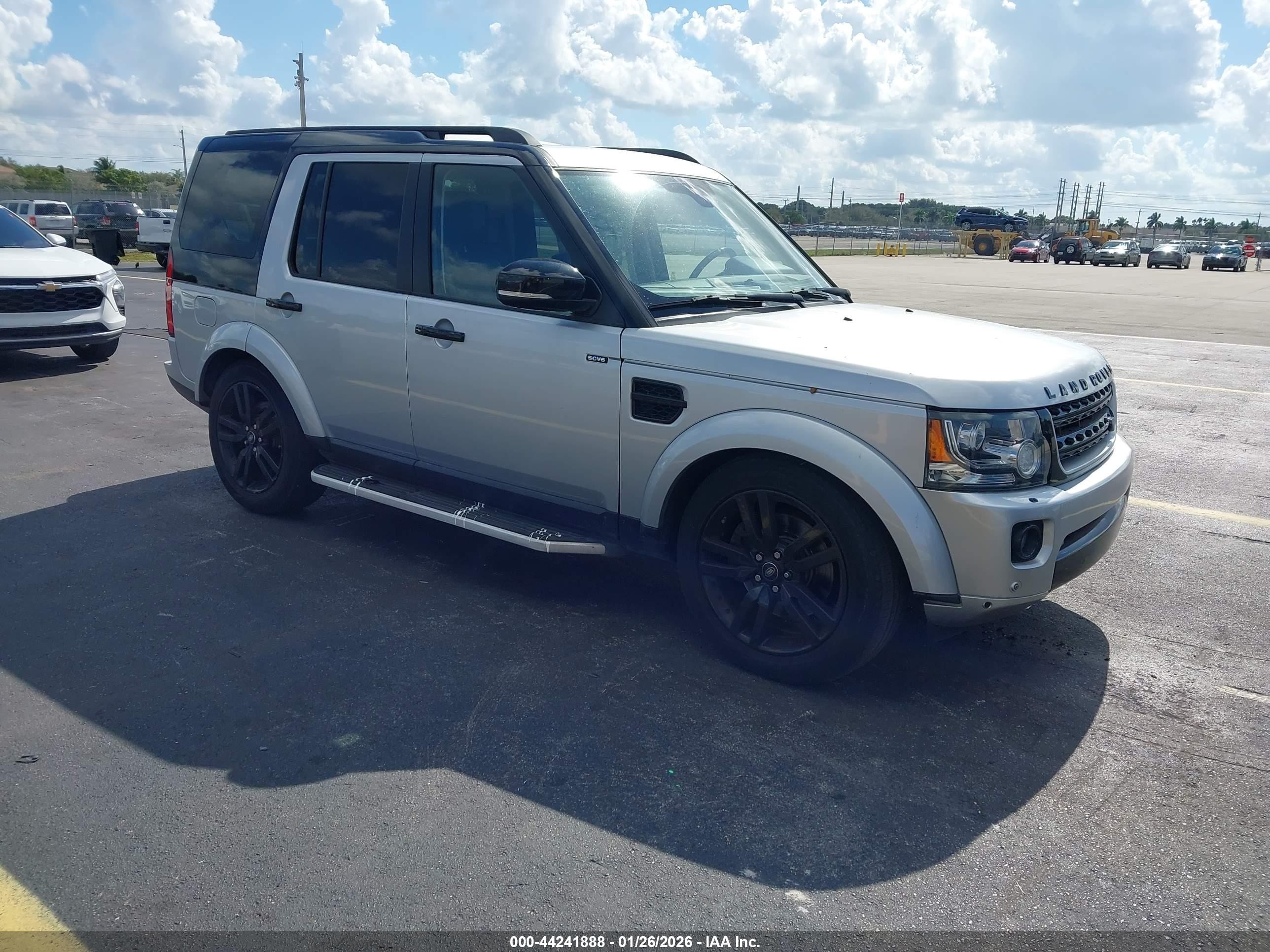 2016 Land Rover LR4 HSE, VIN SALAG2V60GA826966 — Vandalism
