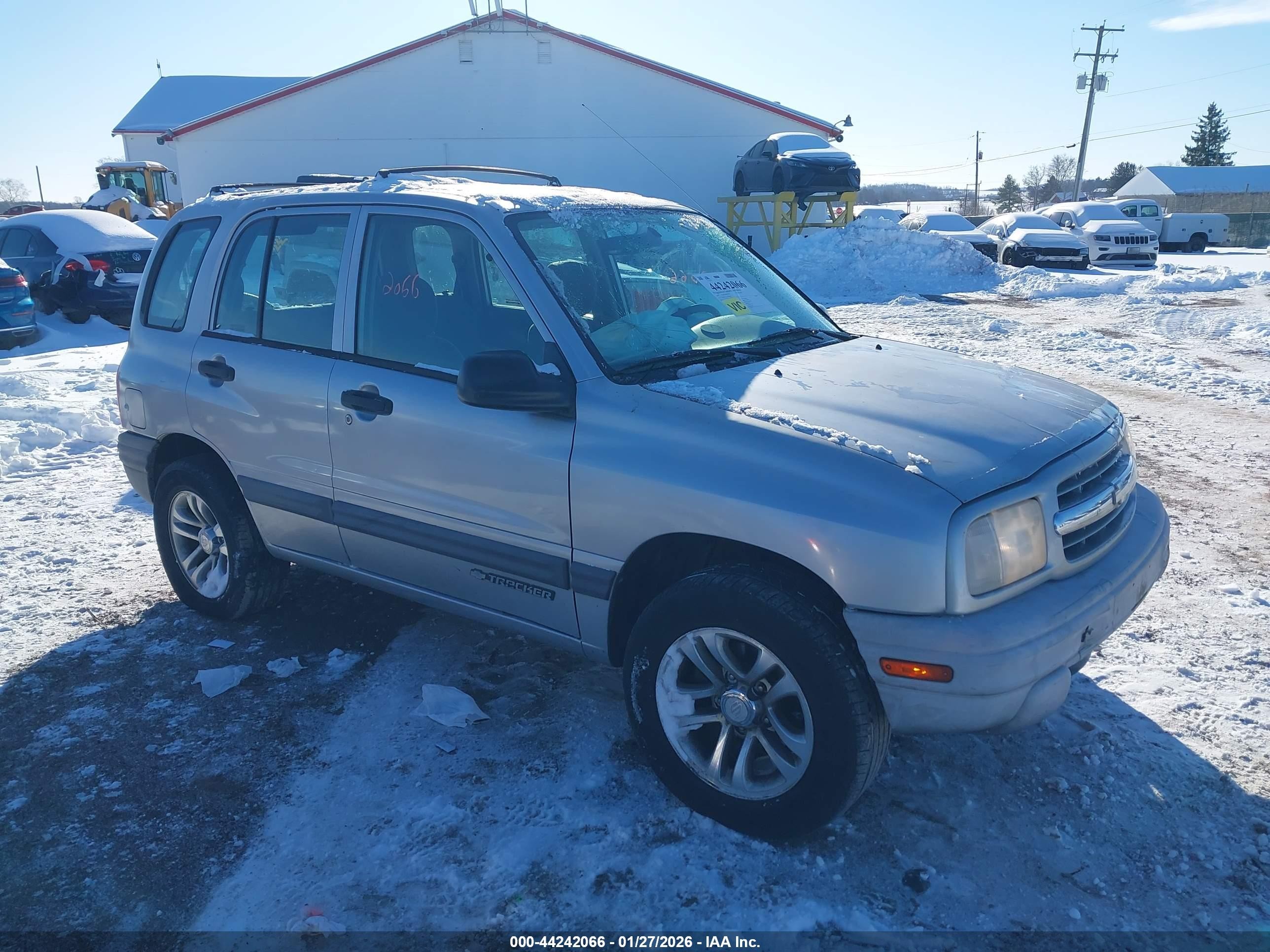 2001 Chevrolet Tracker, VIN 2CNBE13C916923846 — Rear end